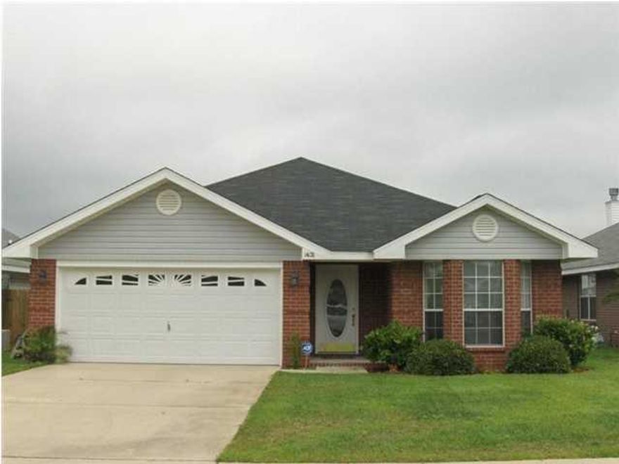 Cute 3/2 located in Emerald Village SD, close to Eglin AFB, Hurlburt Field and lots of shopping and restaurants. Master Bedroom is located in the back of the house with its own double sink vanity and walk-in closet. Big garden tub-shower combo. Large family room area with cute breakfast nook with outside access to the backyard from the Family Room.