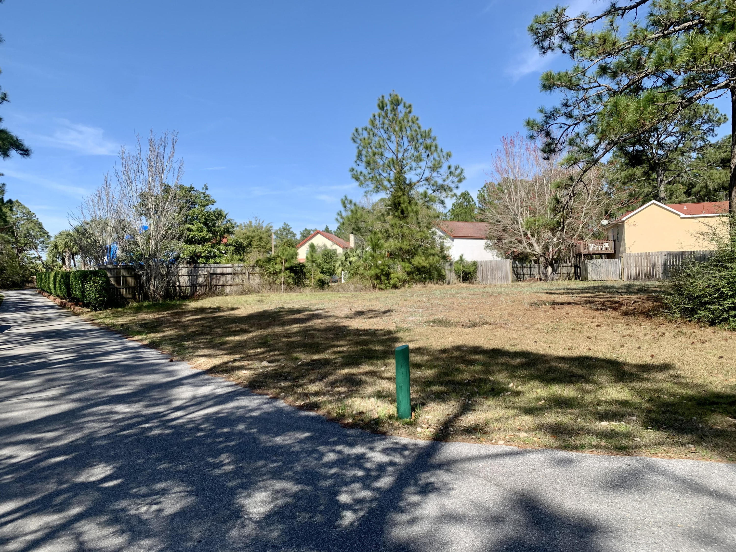If your looking for a homesite to build your next home, consider this corner lot in Smugglers Cove! Admirable lot in a private subdivision with amenities that include a community pool, a tennis court and a boat launch.