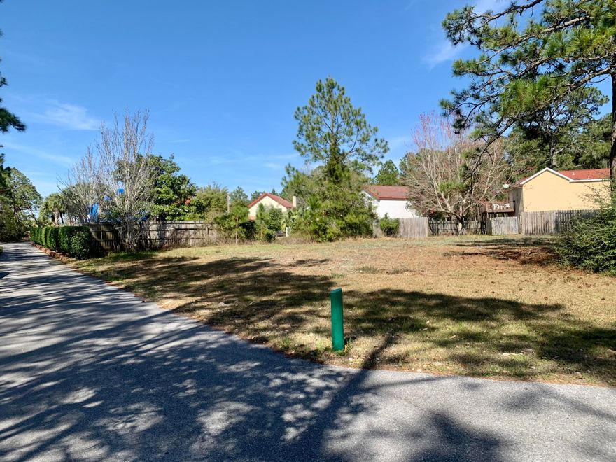 If your looking for a homesite to build your next home, consider this corner lot in Smugglers Cove! Admirable lot in a private subdivision with amenities that include a community pool, a tennis court and a boat launch.