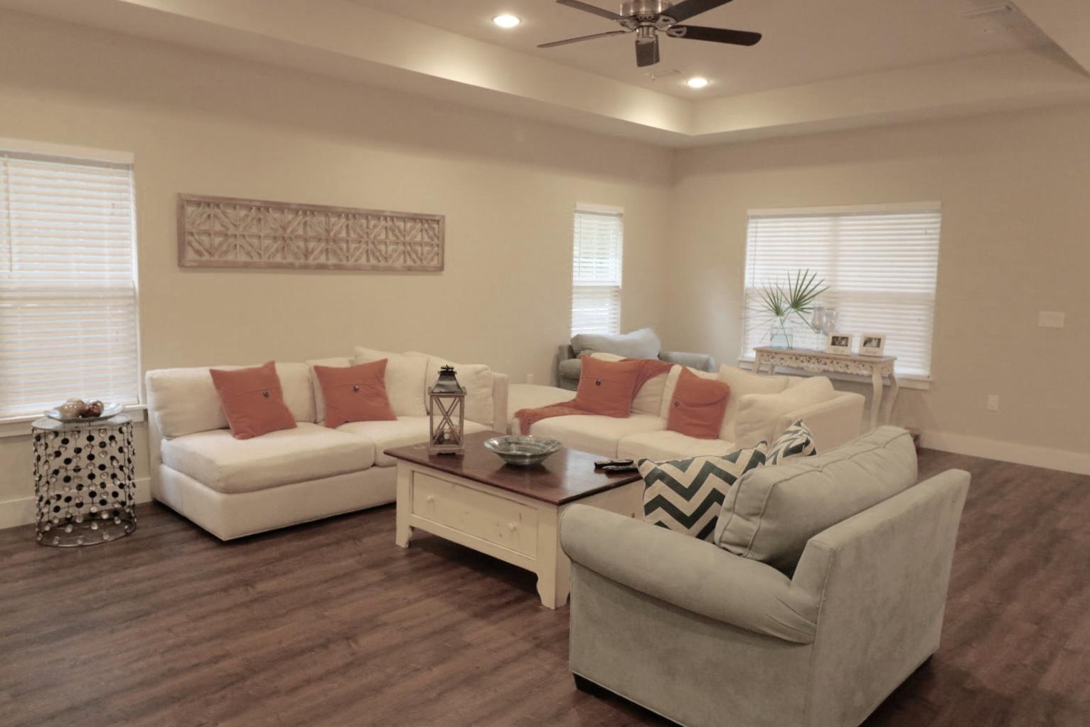 OAKWOOD LAKES ESTATES - Residential