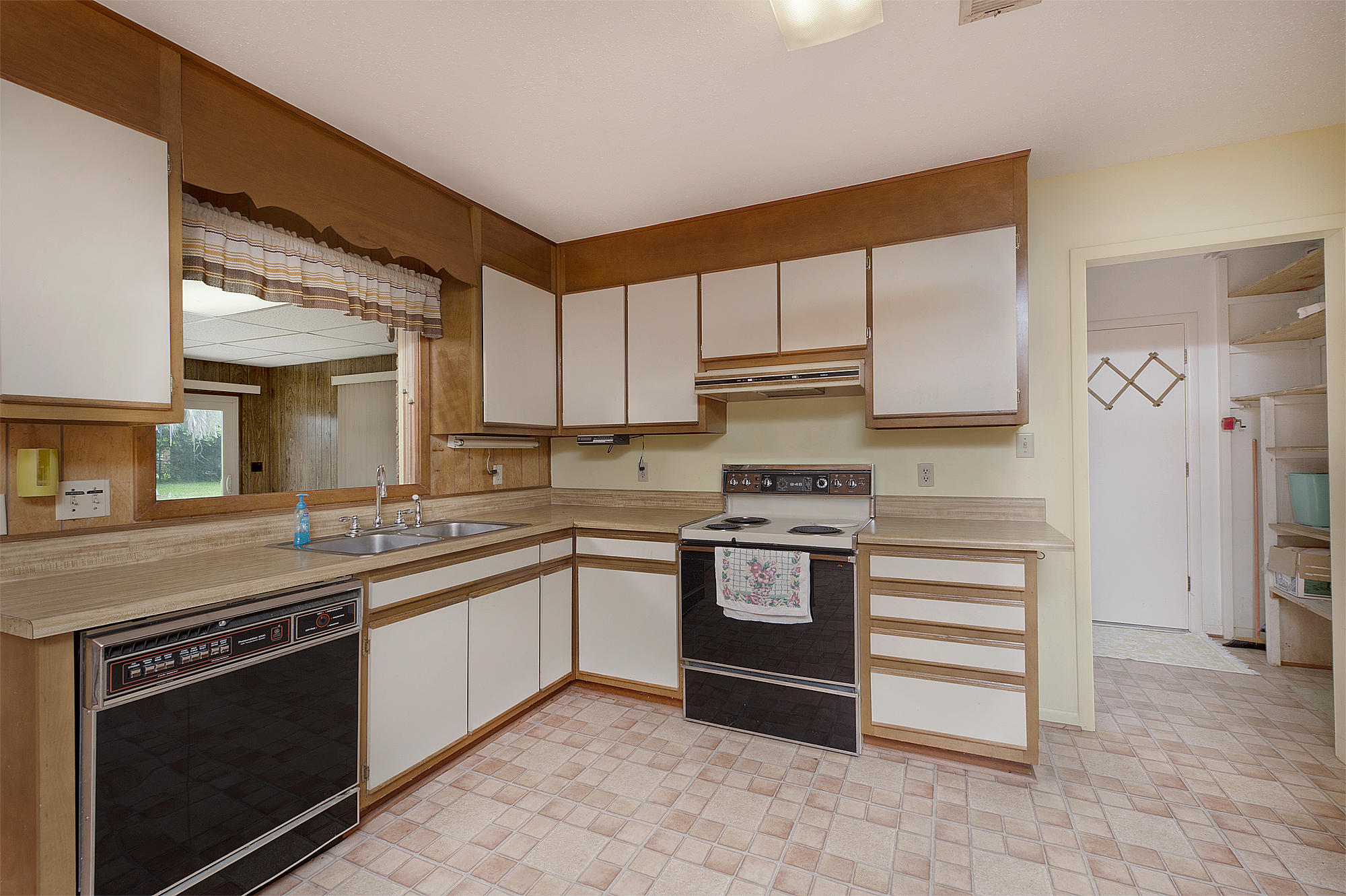 PINE LAKE S/D - Residential