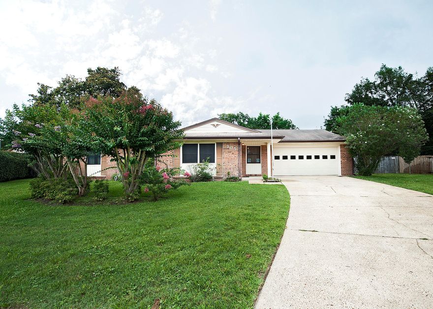 This is a charming, solid, well cared for 3 Bedroom, 2 Bathroom brick home in the center of Niceville. Conveniently located, this home is close to Niceville's top-rated schools, dining, entertainment, Eglin AFB, and the EOD School House. Duke Field and 7th Group are approx. 11-12 miles north. Florida State College is only 1.8 miles away. Northwest Florida Regional Airport is only 7.9 miles away.Enjoy the peace and quiet that this home located at the end of a cul-de-sac offers. This home has only had one owner and she definitely took pride in this home. As you enter the front door, you'll find the spacious living room and dining room that both offer ample natural light. Through the dining room you'll find the kitchen and dining area with lots of counter space, storage space...