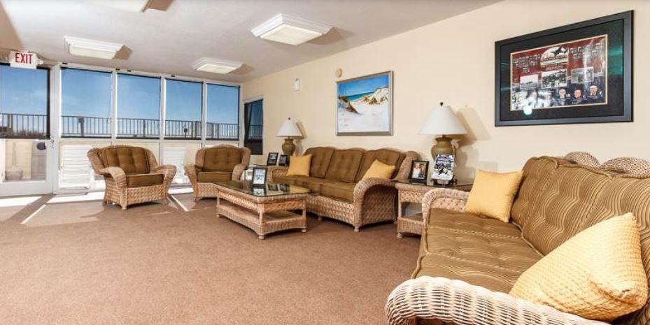 ISLAND ECHO - Residential