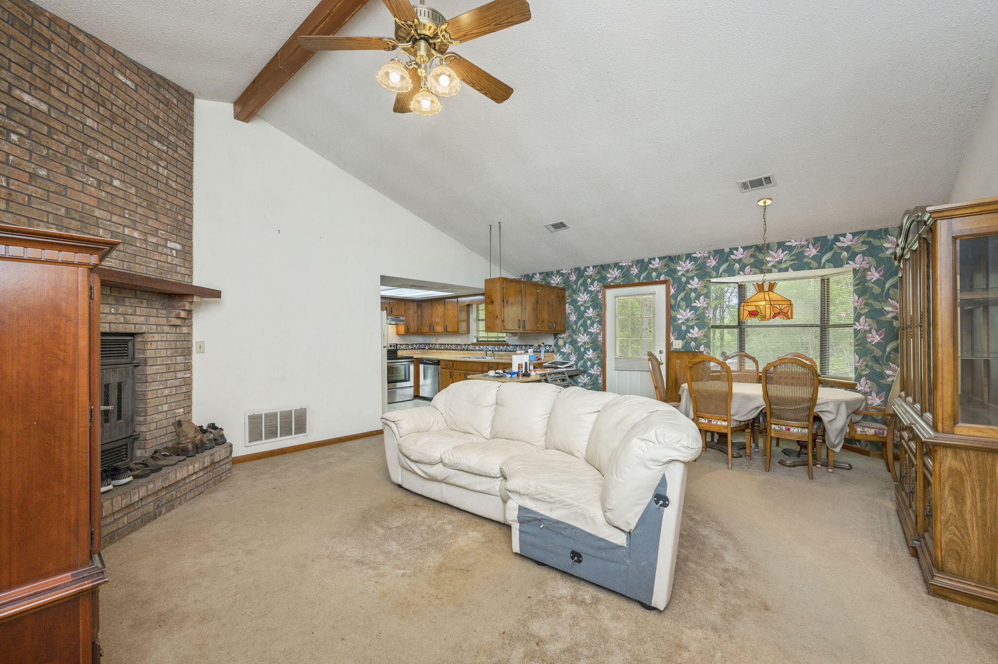 KENNEDY LAKE (UNRECORDED) - Residential