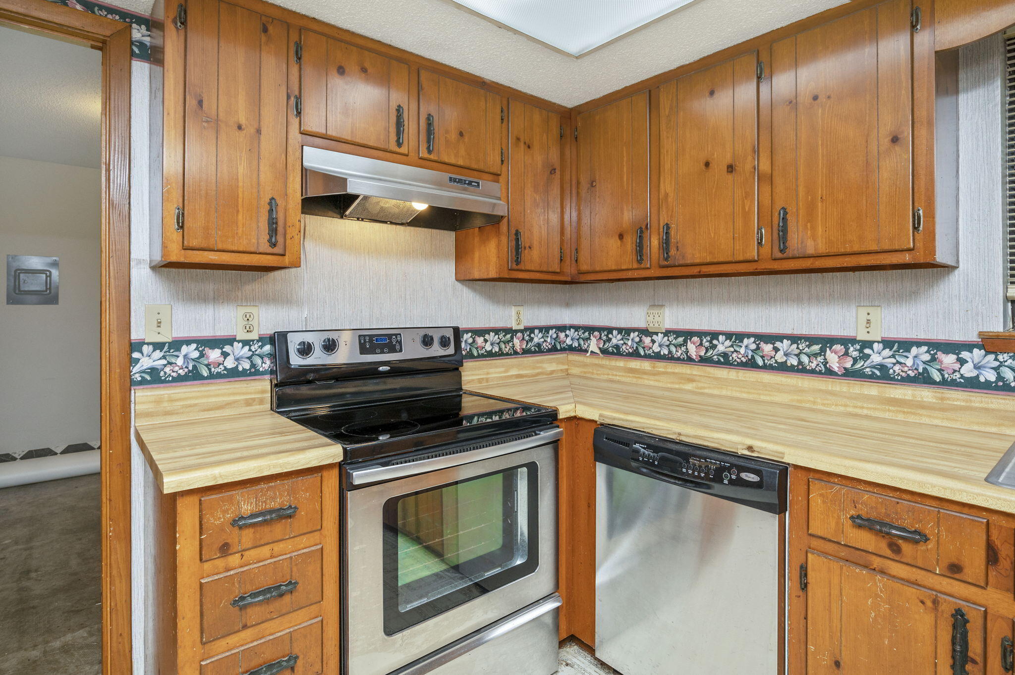 KENNEDY LAKE (UNRECORDED) - Residential