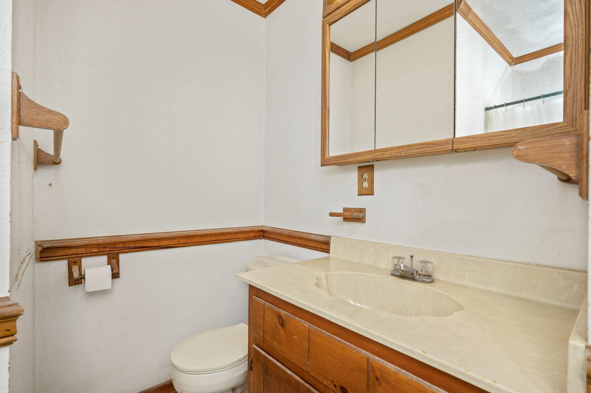 KENNEDY LAKE (UNRECORDED) - Residential