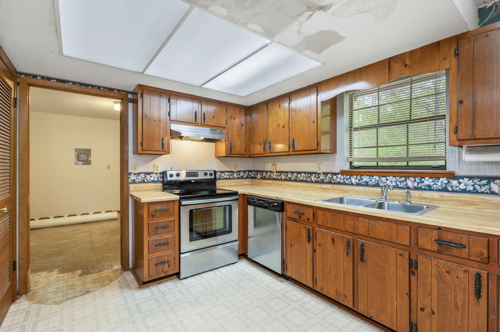 KENNEDY LAKE (UNRECORDED) - Residential