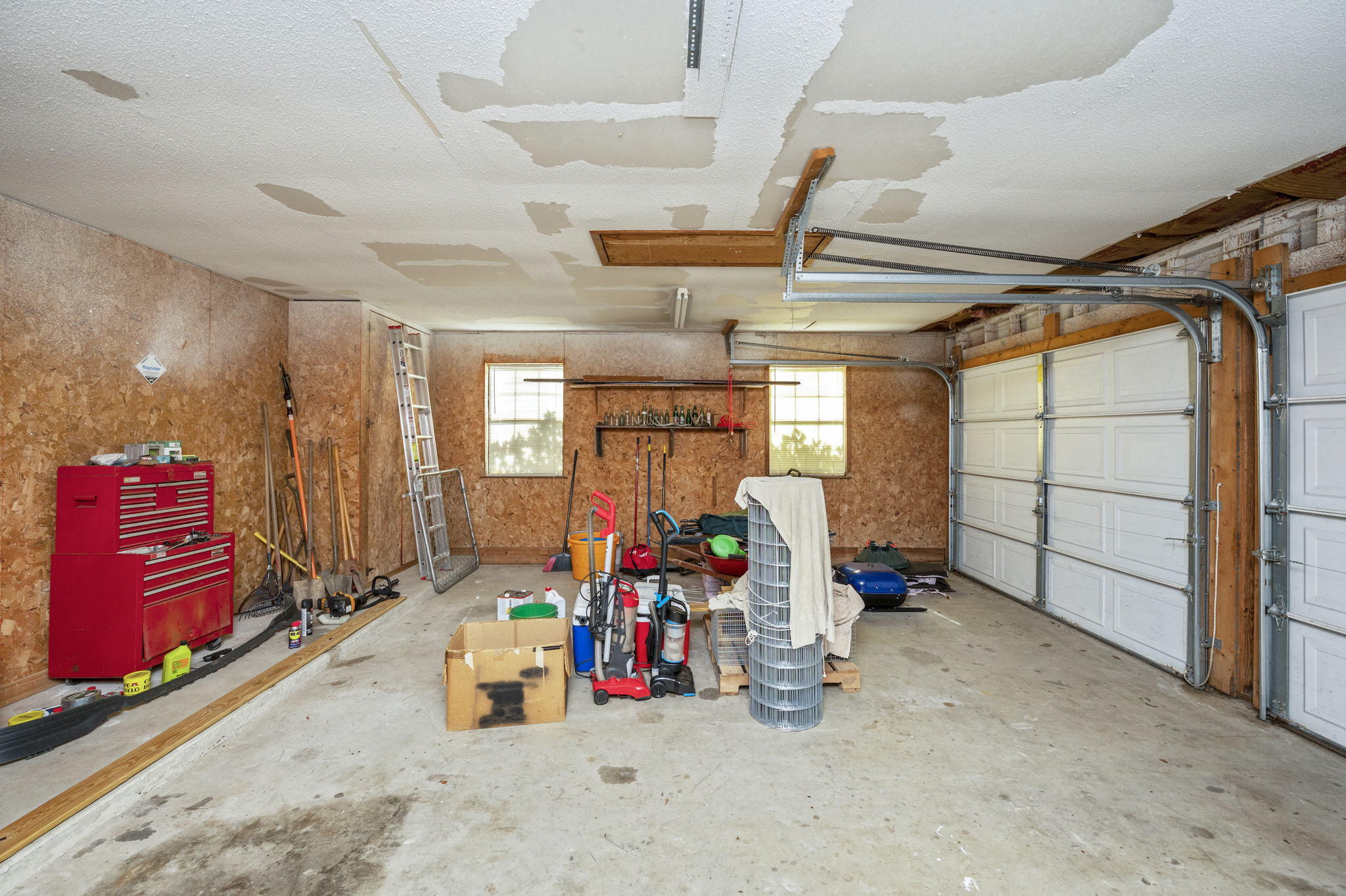 KENNEDY LAKE (UNRECORDED) - Residential