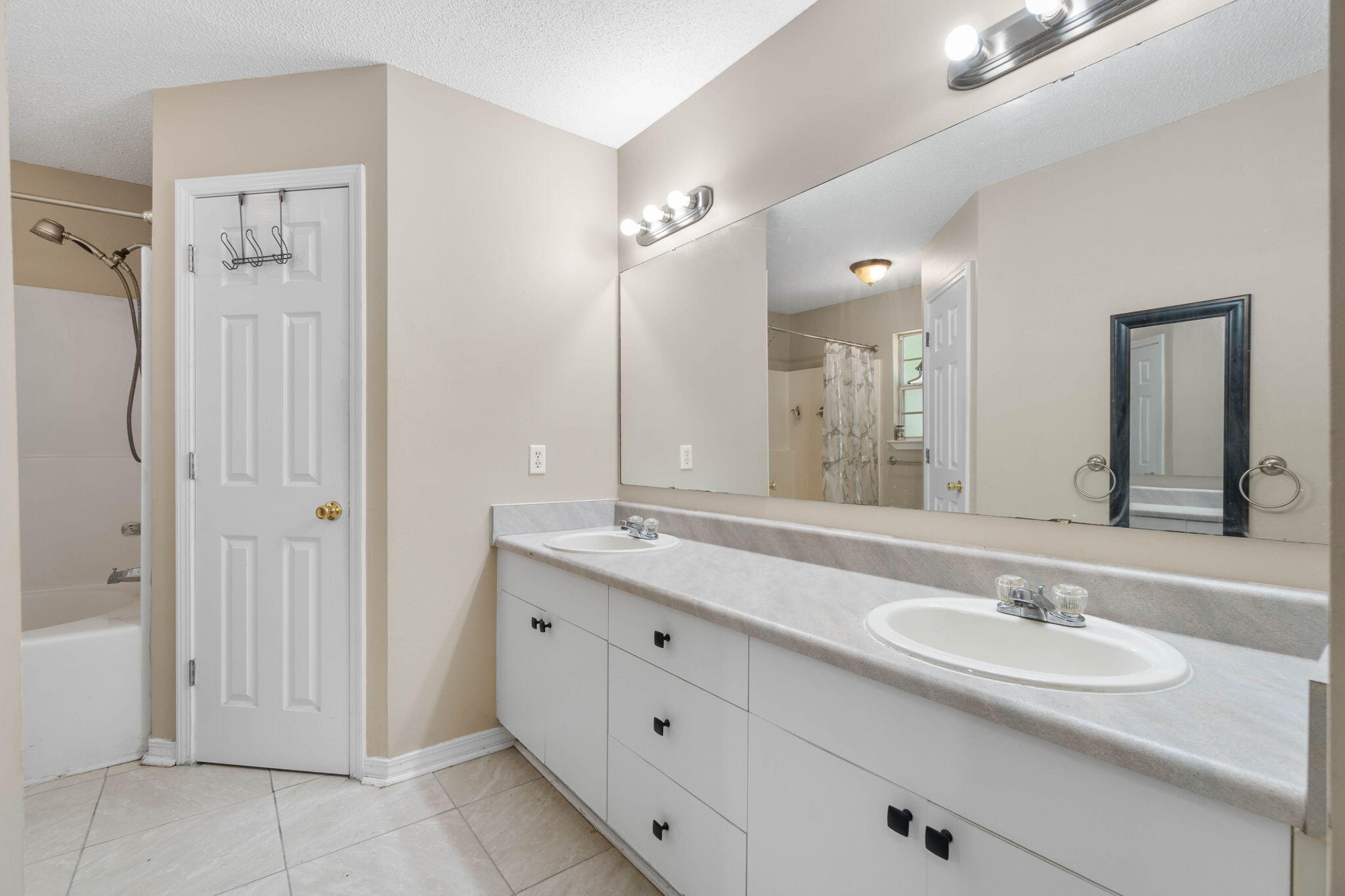 COUNTRYVIEW ESTATES 4TH ADDN PH 6 - Residential