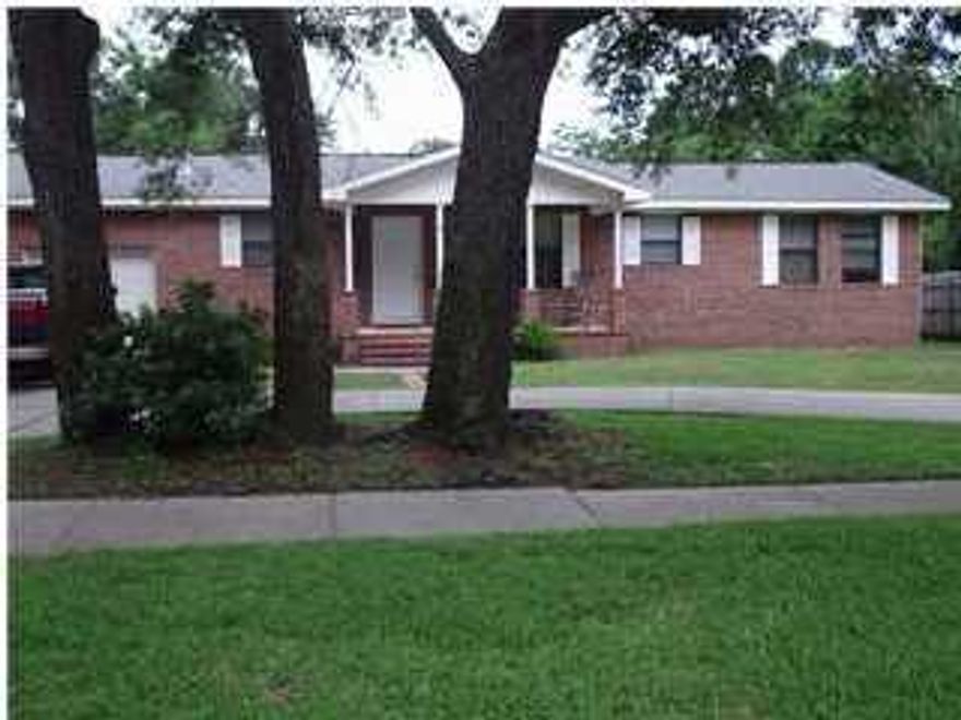 Exceptional home in mint condition! Home has a circular drive, nice size backyard with both covered porch and open extended porch. Split design bedroom plan. Home is right across the street from Docie Bass Recreation Center that includes tennis courts. Elementary school half block away and just down the street from Fort Walton Beach Yacht Club. Any size pet allowed.