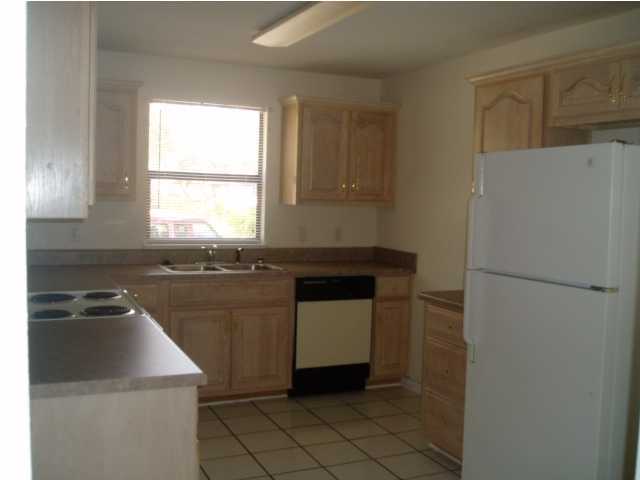 ELLIOTTS POINT 8TH ADDN - Residential Lease