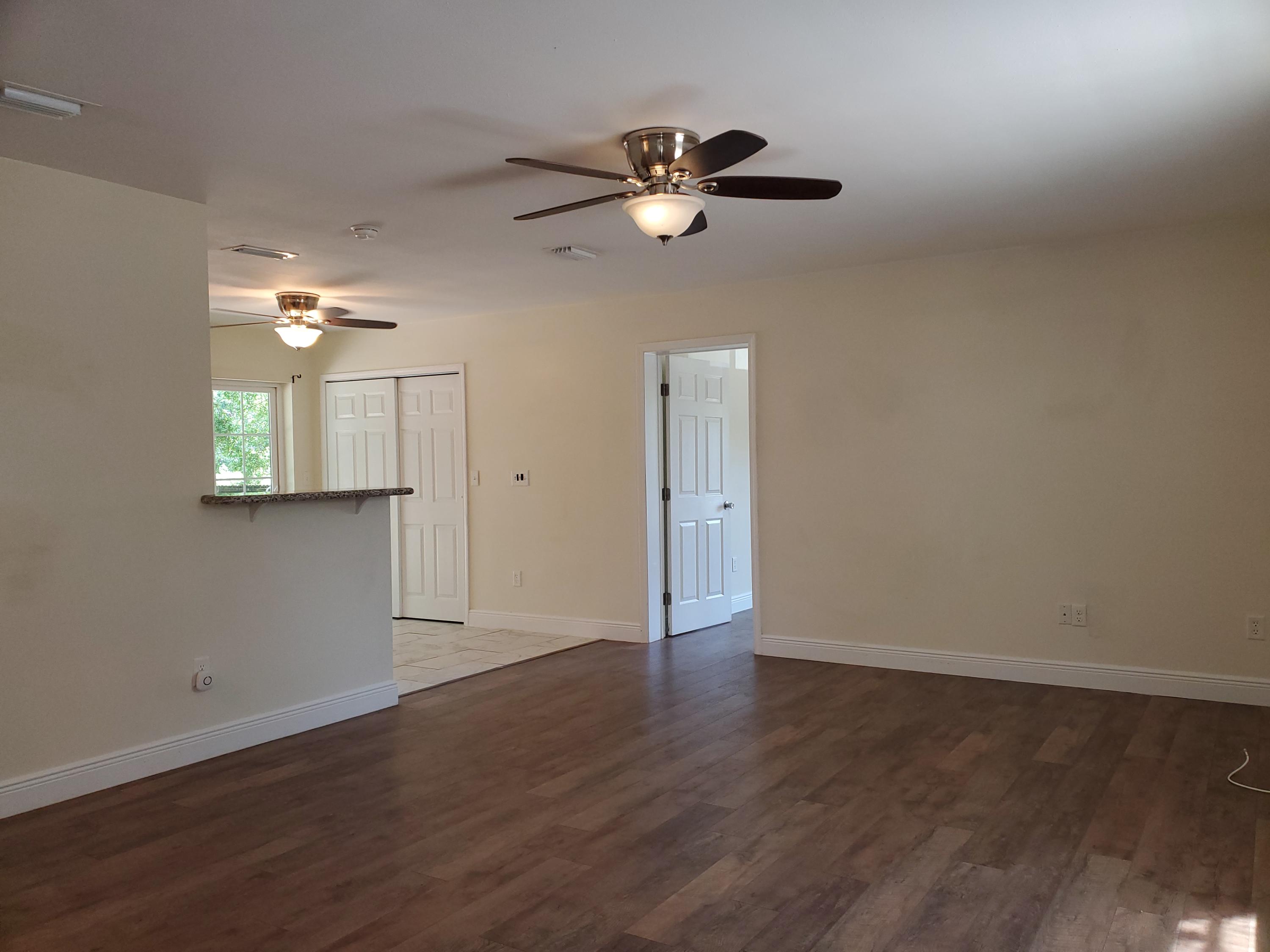 RE S/D BLK 18 OAKDALE M/F LOTS 5 & 6 BLK 2 RE 966 VALLEY RD - Residential