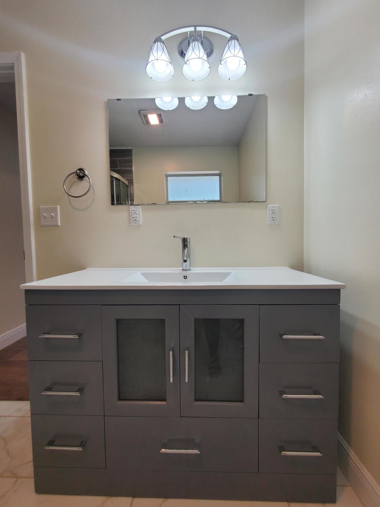 RE S/D BLK 18 OAKDALE M/F LOTS 5 & 6 BLK 2 RE 966 VALLEY RD - Residential