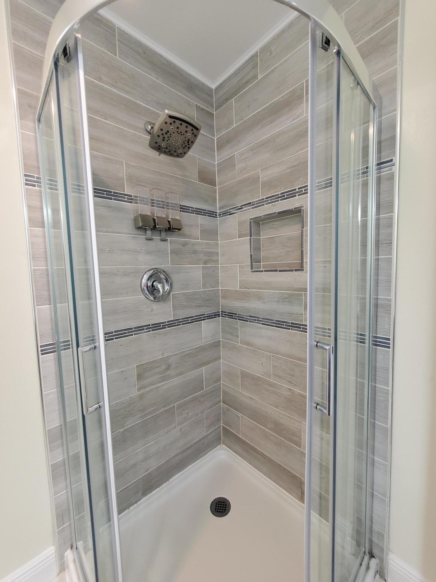 RE S/D BLK 18 OAKDALE M/F LOTS 5 & 6 BLK 2 RE 966 VALLEY RD - Residential