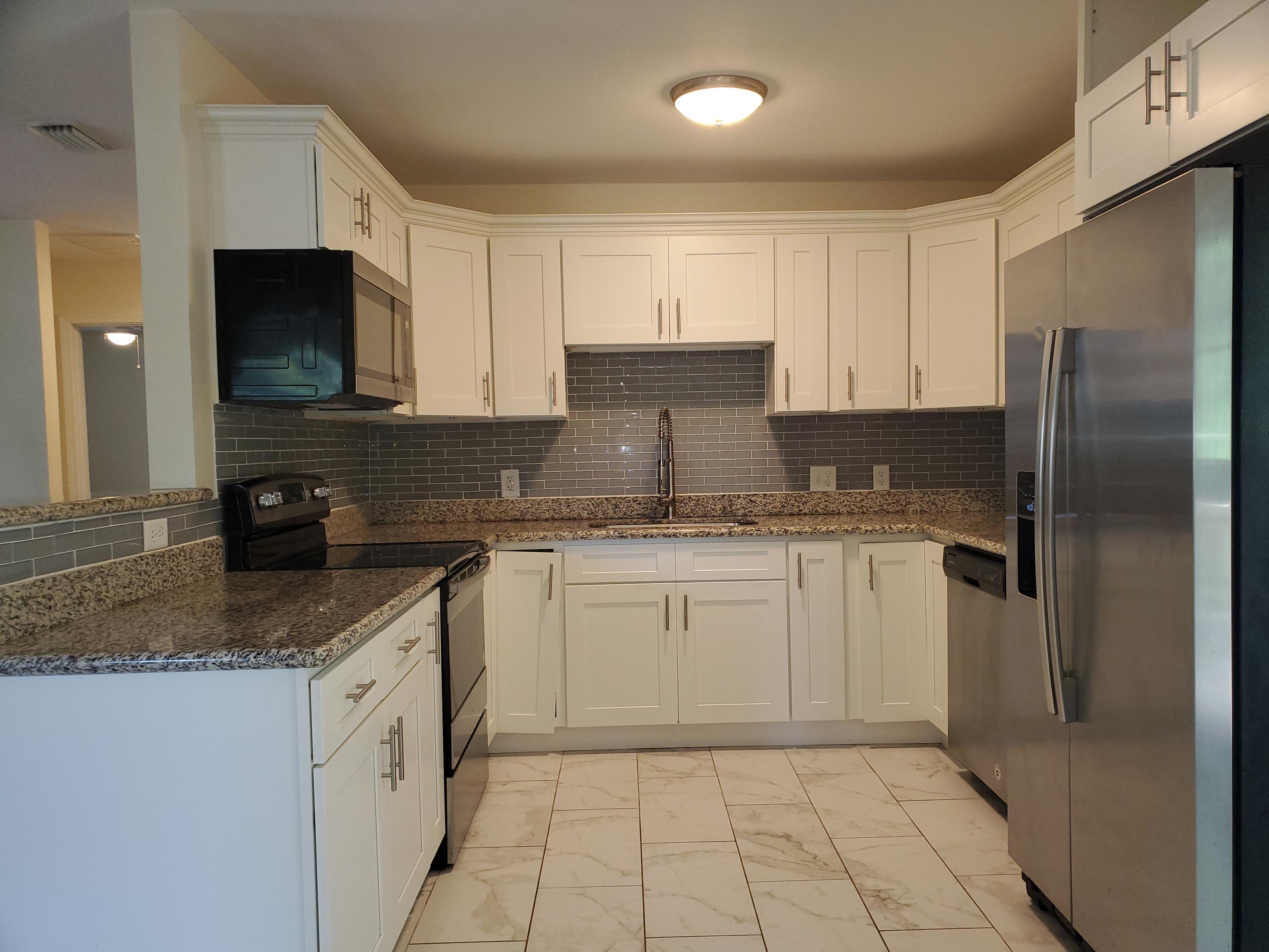 RE S/D BLK 18 OAKDALE M/F LOTS 5 & 6 BLK 2 RE 966 VALLEY RD - Residential