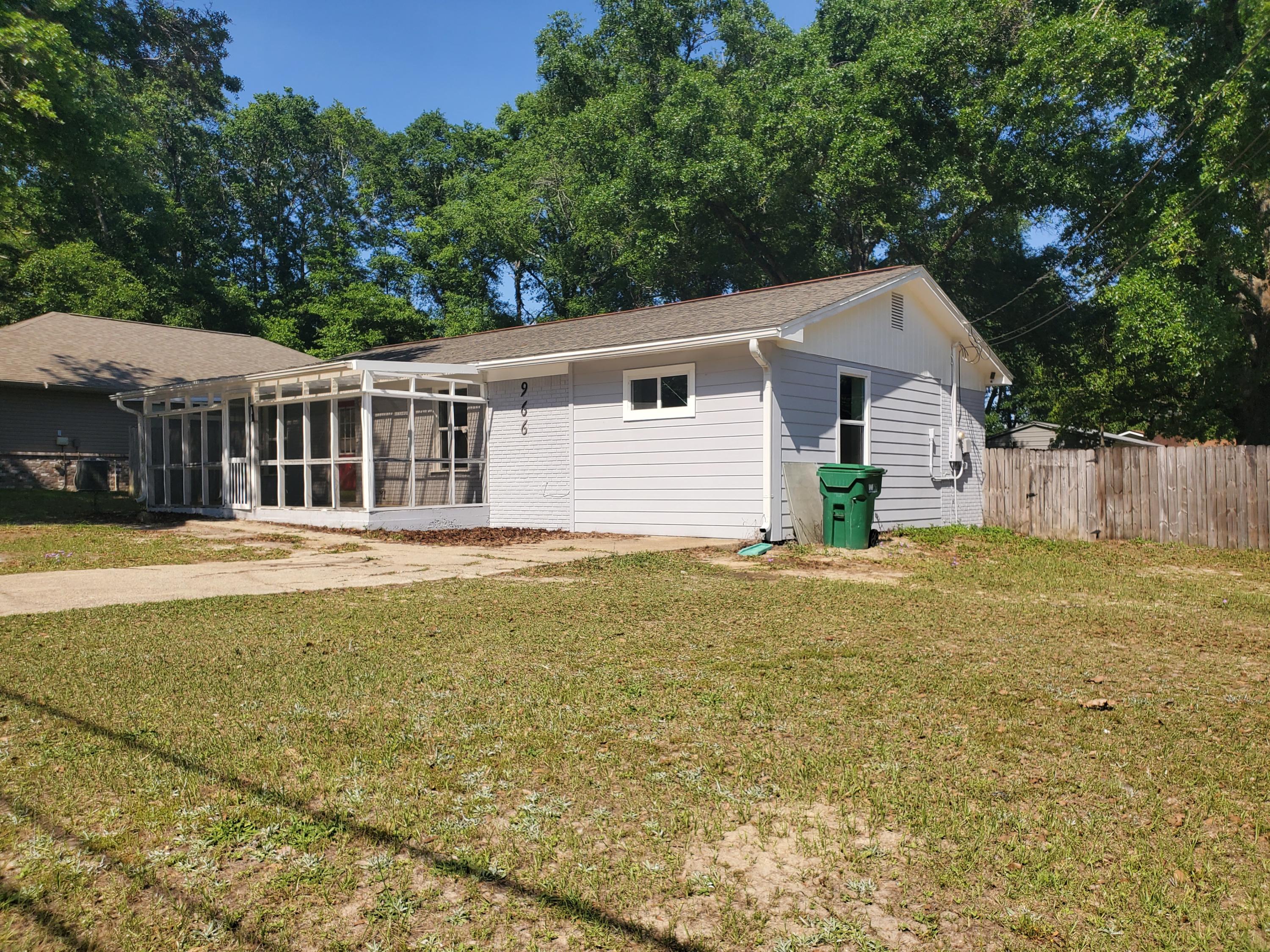 RE S/D BLK 18 OAKDALE M/F LOTS 5 & 6 BLK 2 RE 966 VALLEY RD - Residential