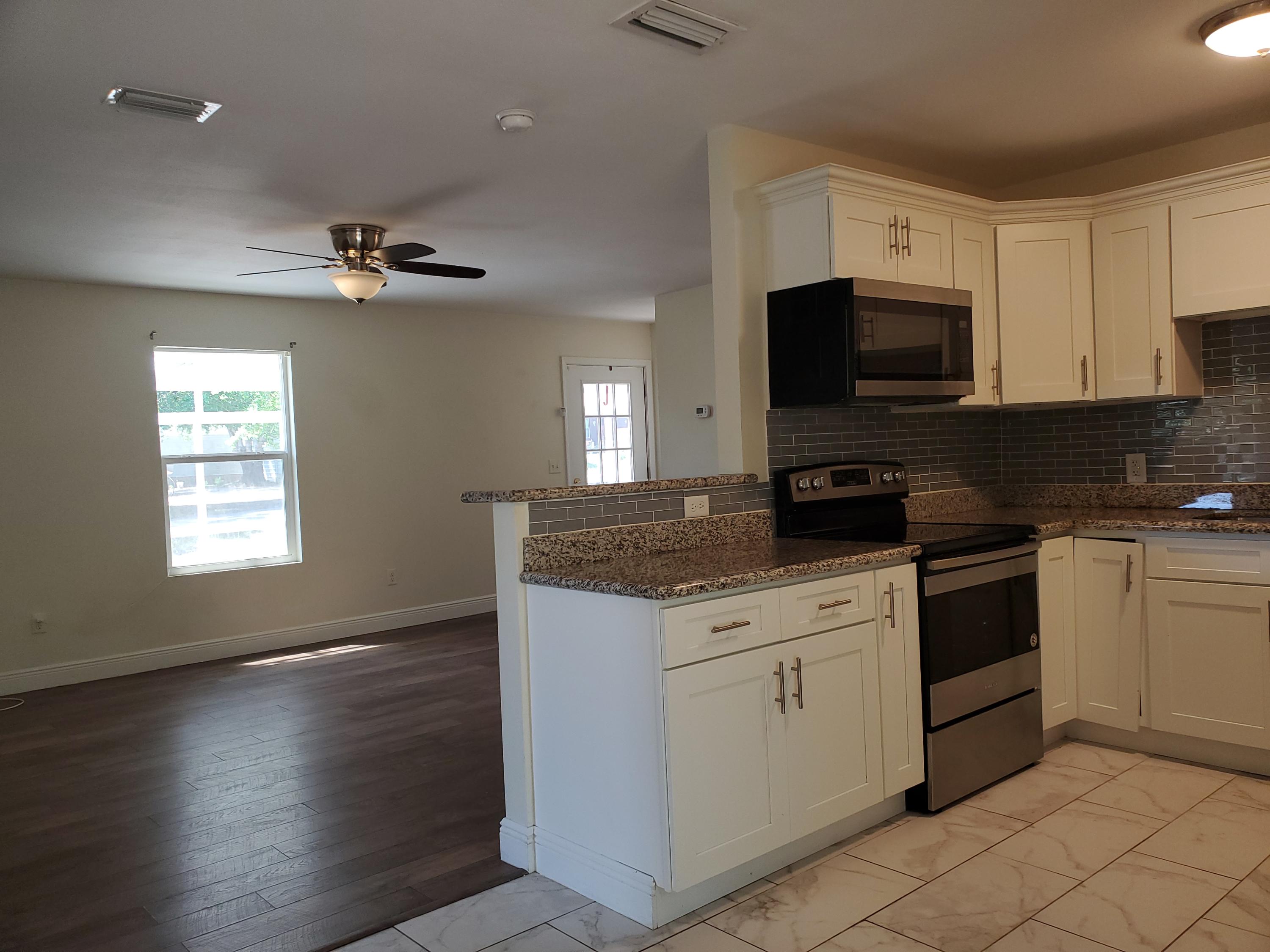 RE S/D BLK 18 OAKDALE M/F LOTS 5 & 6 BLK 2 RE 966 VALLEY RD - Residential