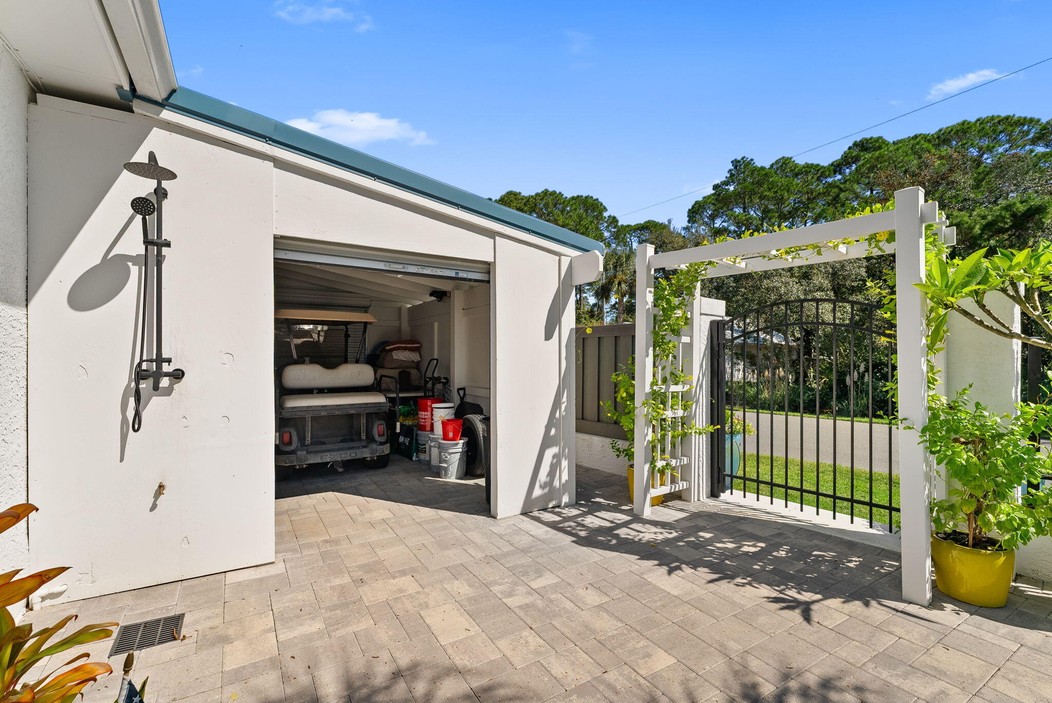 RIVIERA BEACH - Residential