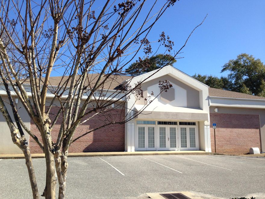 Freestanding office building located in a professional office setting. Energy efficient unit that is centrally located only a mile from Hurlburt Air Force Base and the Santa Rosa Mall. Plenty of parking and huge oak trees surround this office.