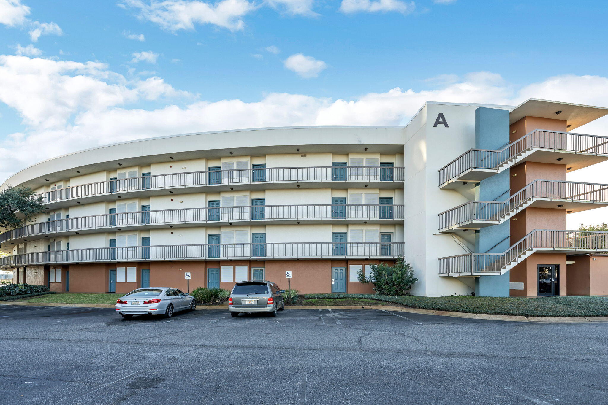 PIRATES BAY PH 1 - Residential