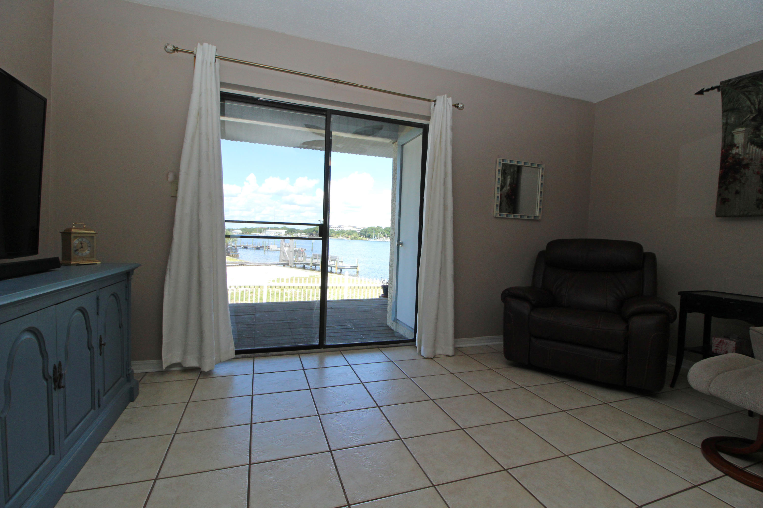 COMMODORES LANDING - Residential