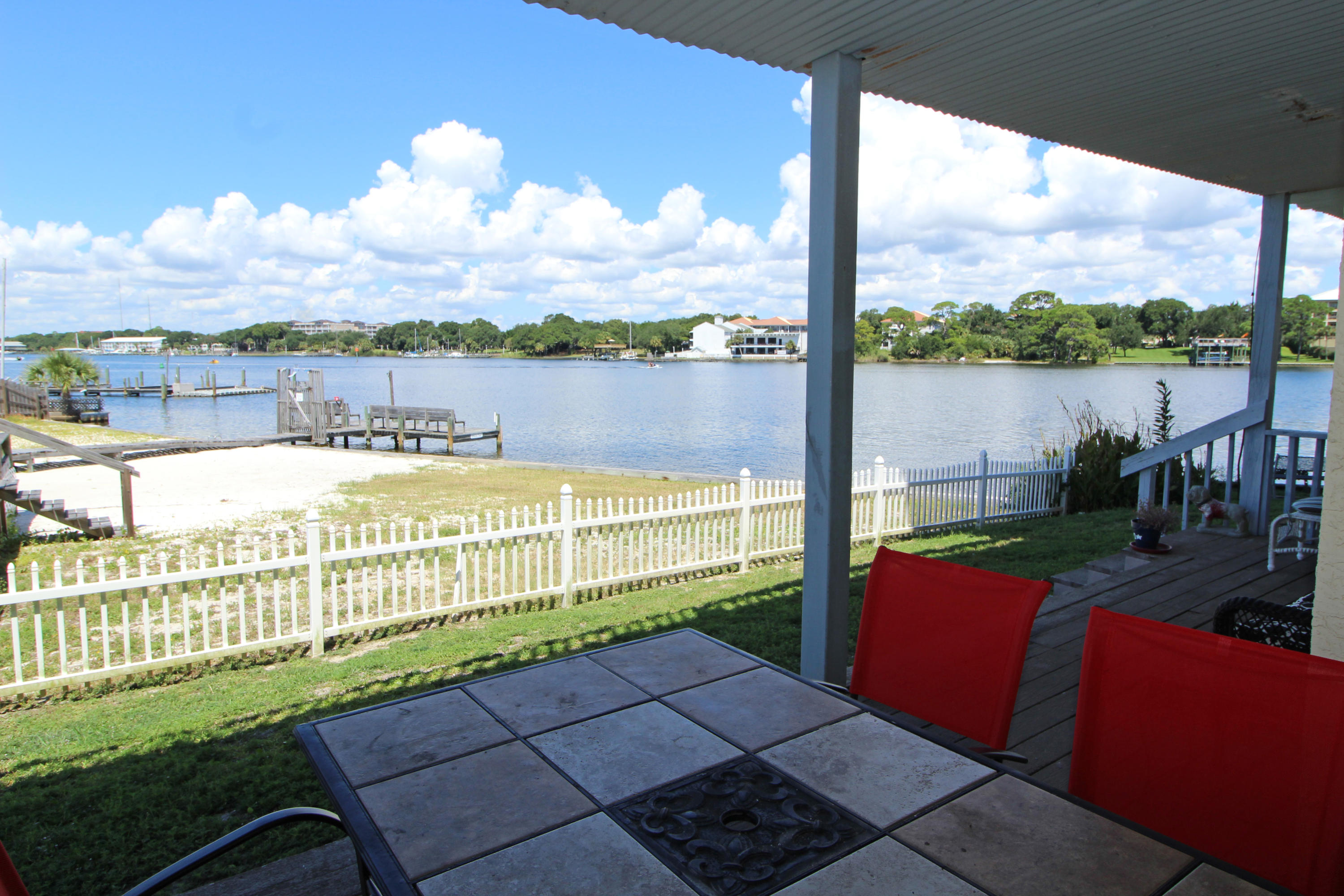 COMMODORES LANDING - Residential