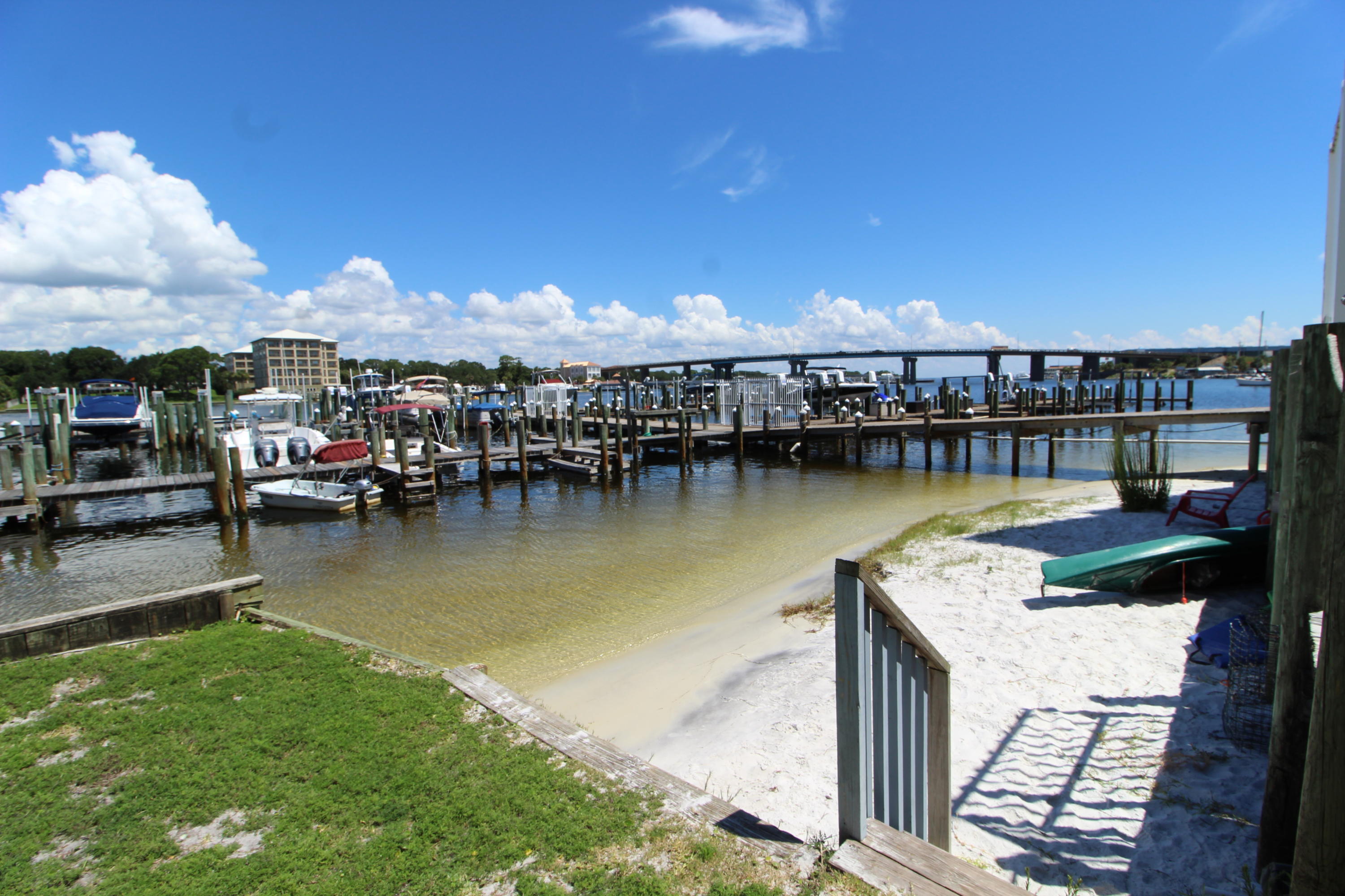 COMMODORES LANDING - Residential