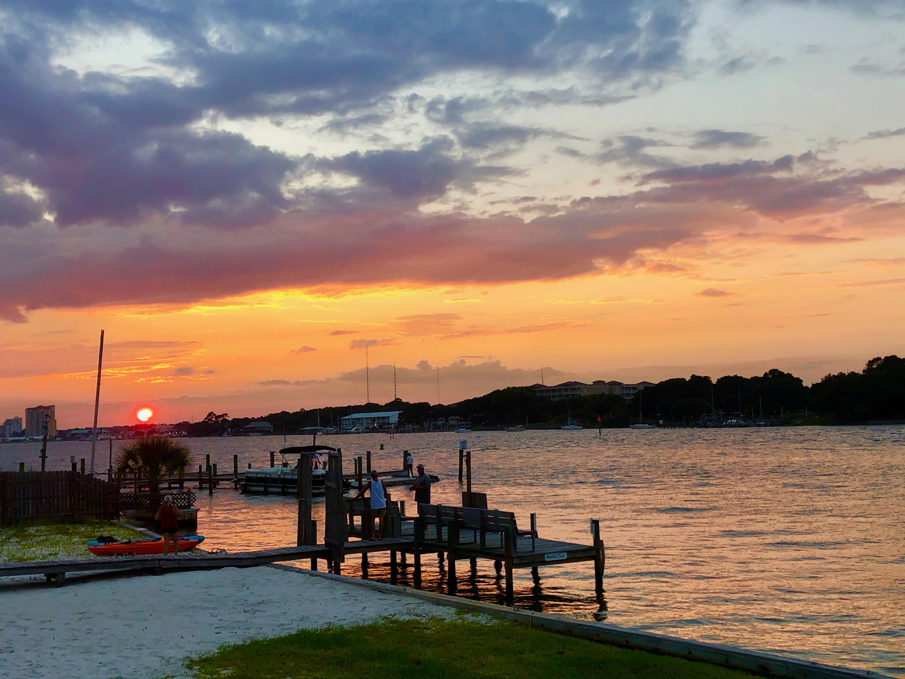 COMMODORES LANDING - Residential