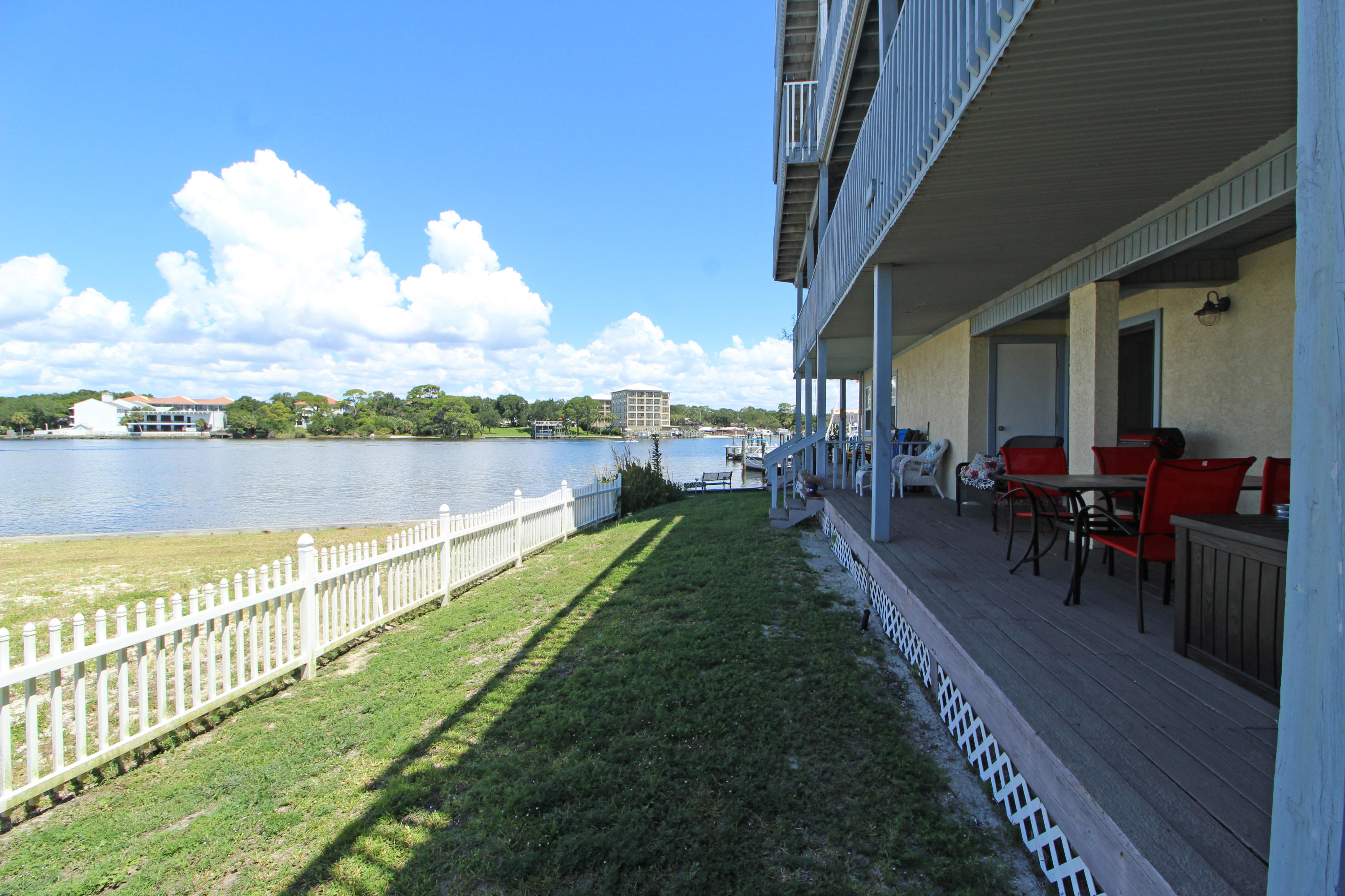 COMMODORES LANDING - Residential