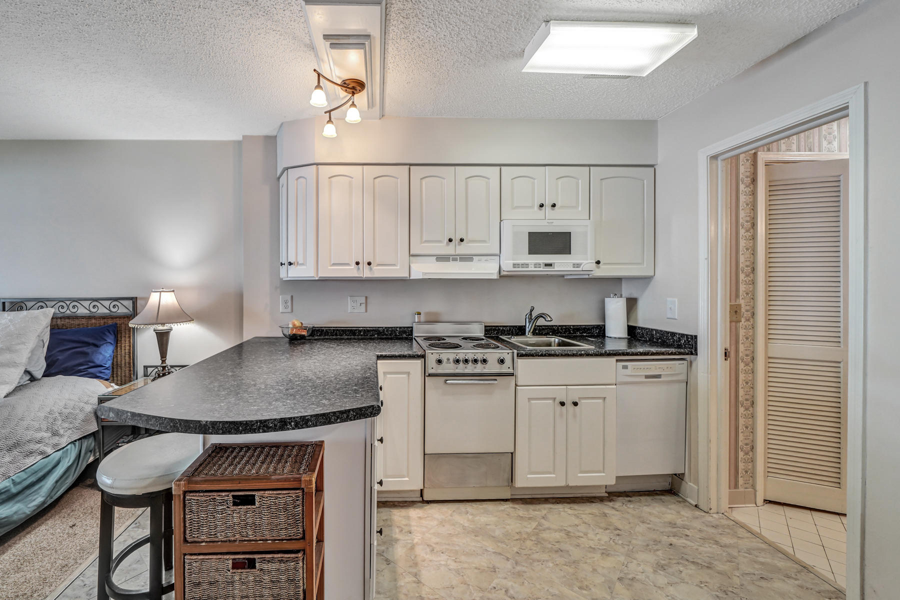 BAY VILLAS CONDOS - Residential