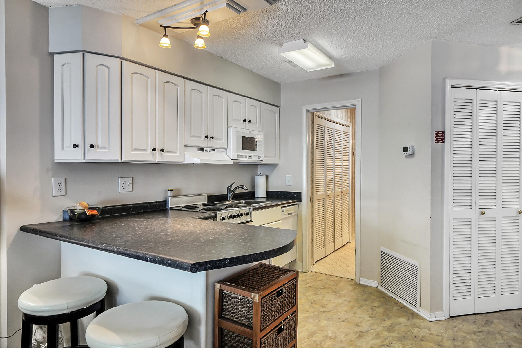 BAY VILLAS CONDOS - Residential