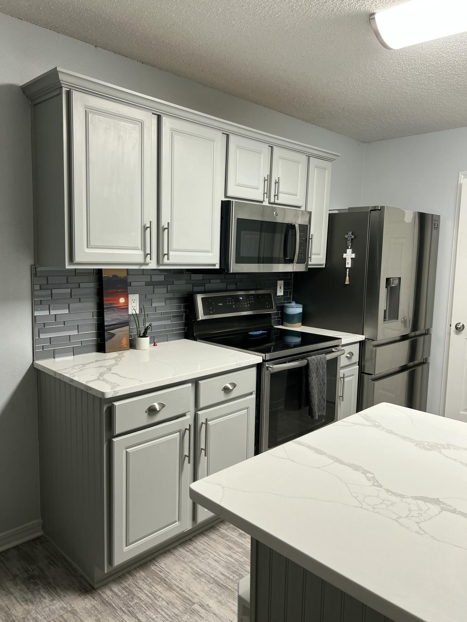 TWIN LAKES ESTATES - Residential