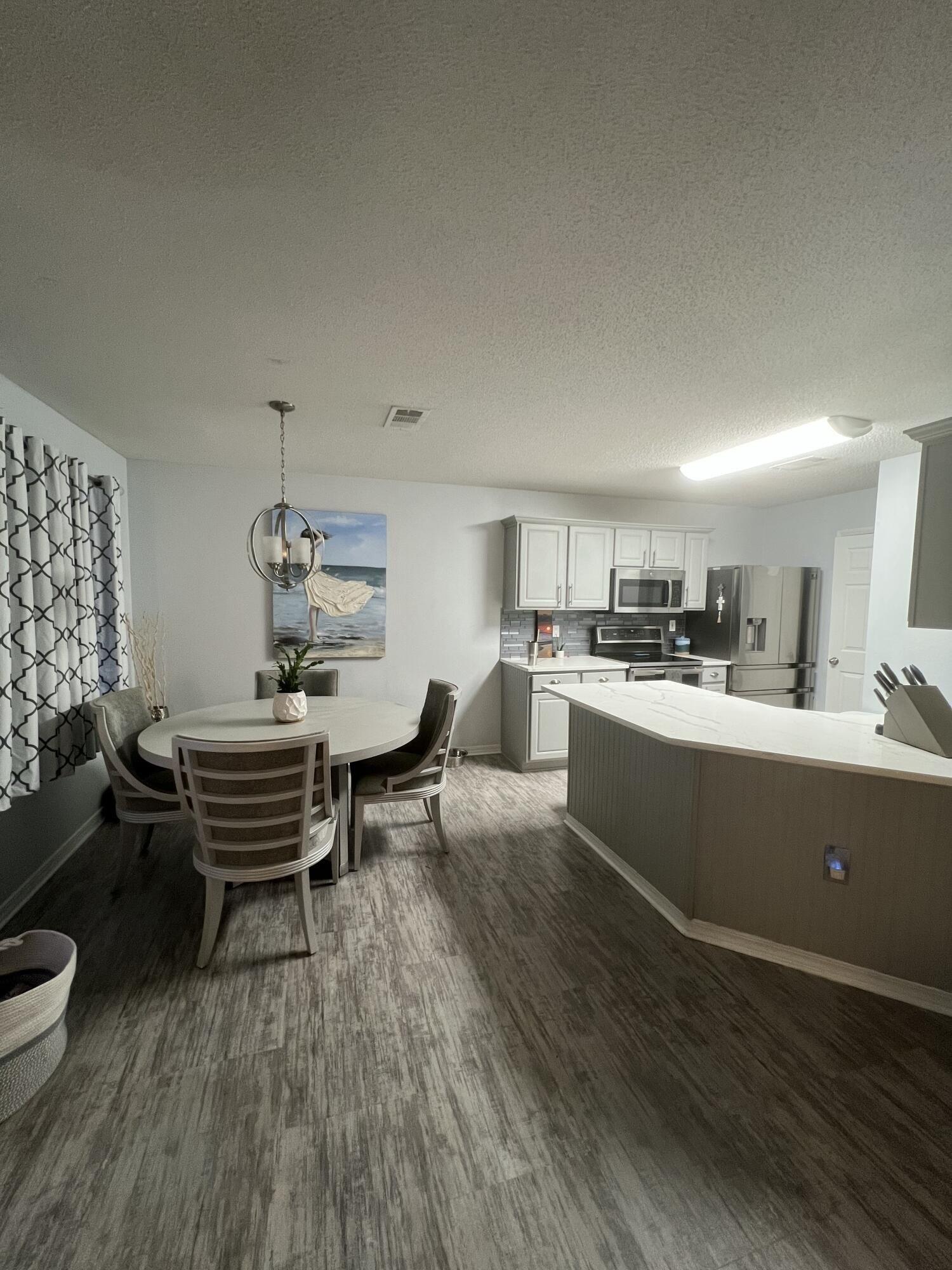 TWIN LAKES ESTATES - Residential