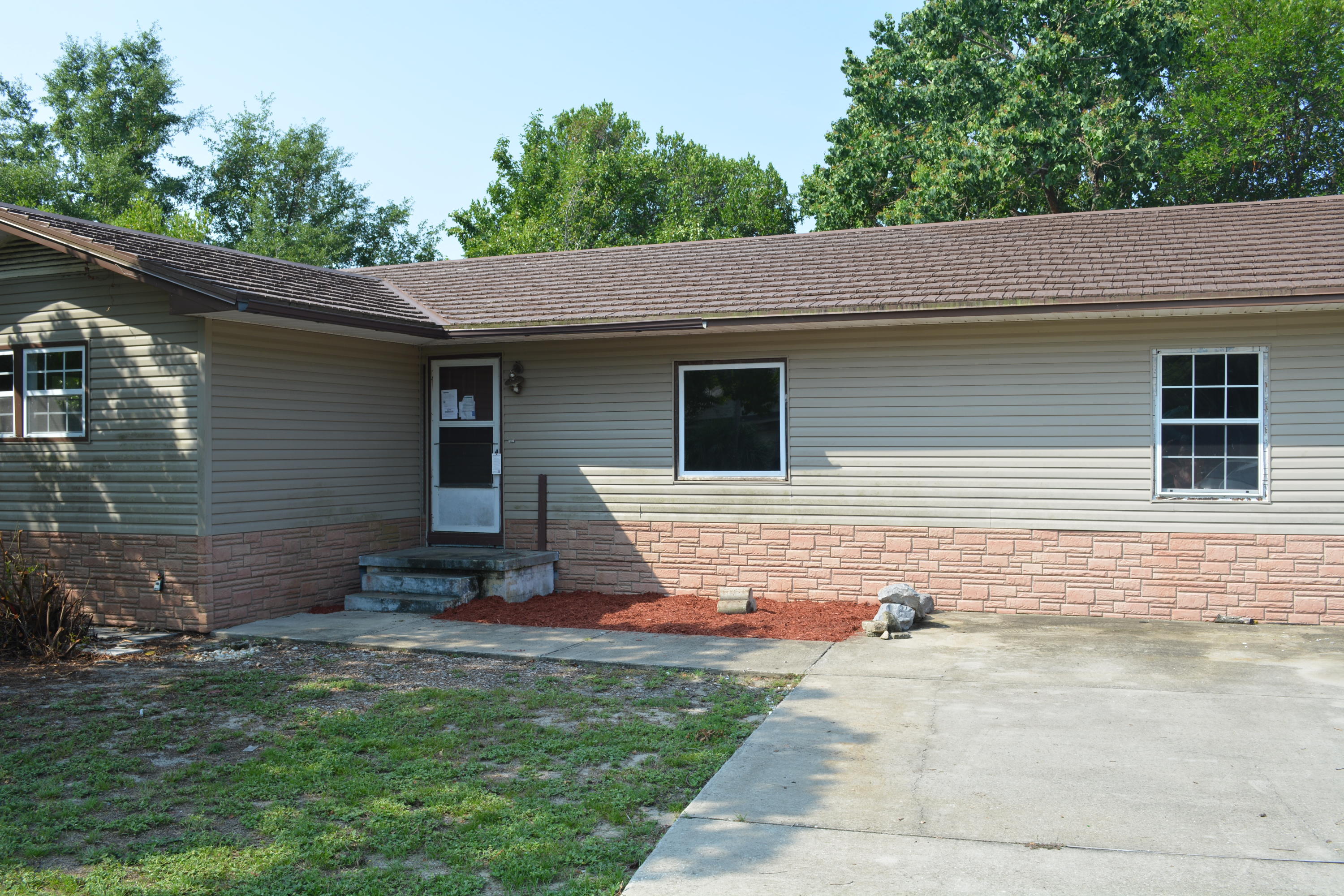 REO. Located in a quite neighborhood that is conveniently located to schools, shopping, restaurants and Eglin AFB/Hurlburt Field. 4 Bedrooms, 2 Full Bathrooms, Hardwood Floors. Large Corner Lot with fenced yard and storage building. This is a Fannie Mae HomePath property.
