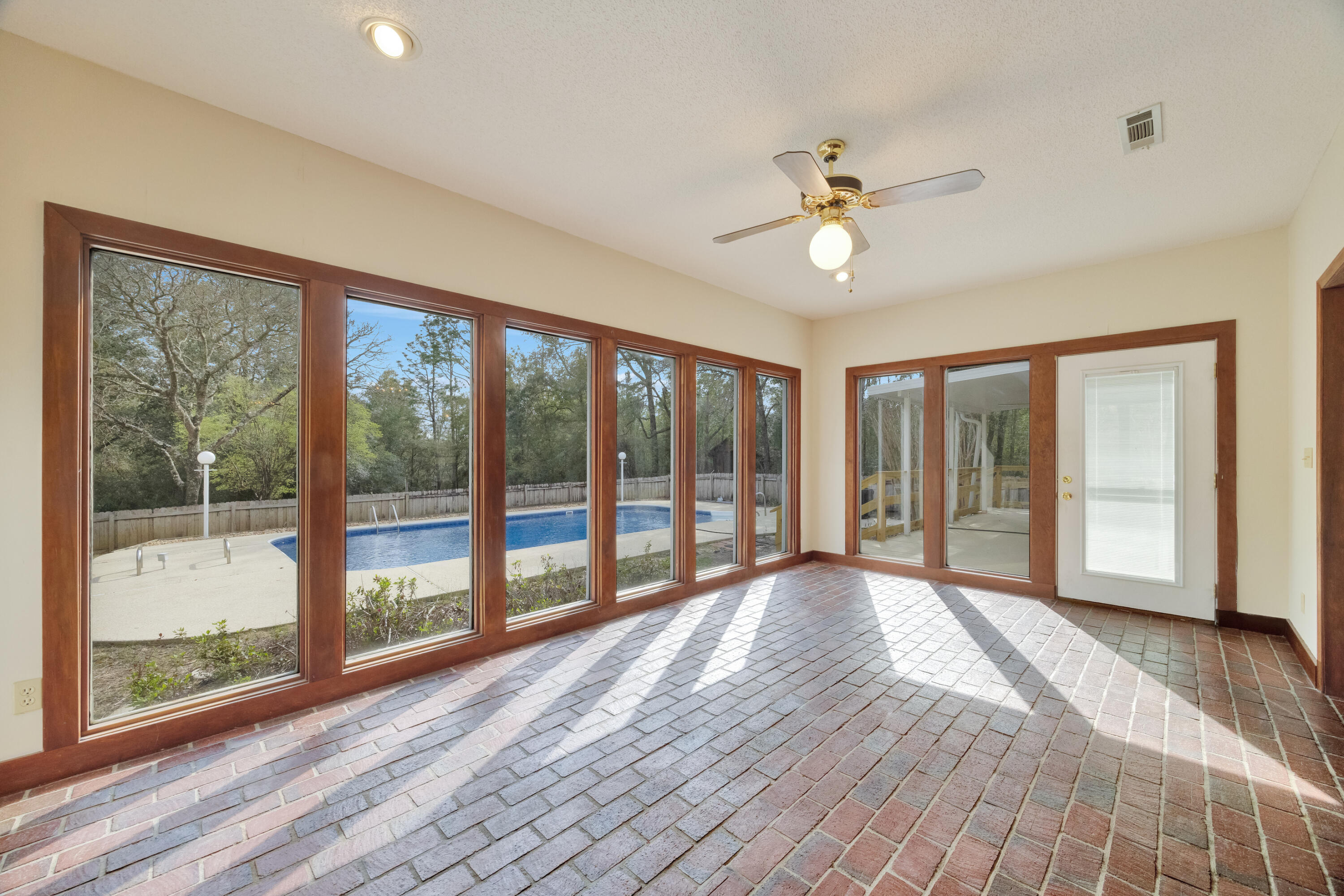 KENNEDY LAKE (UNRECORDED) - Residential