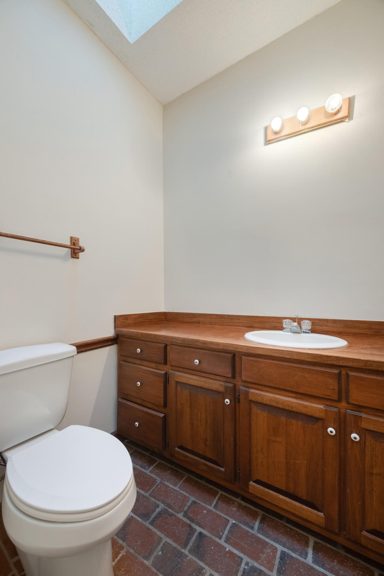 KENNEDY LAKE (UNRECORDED) - Residential