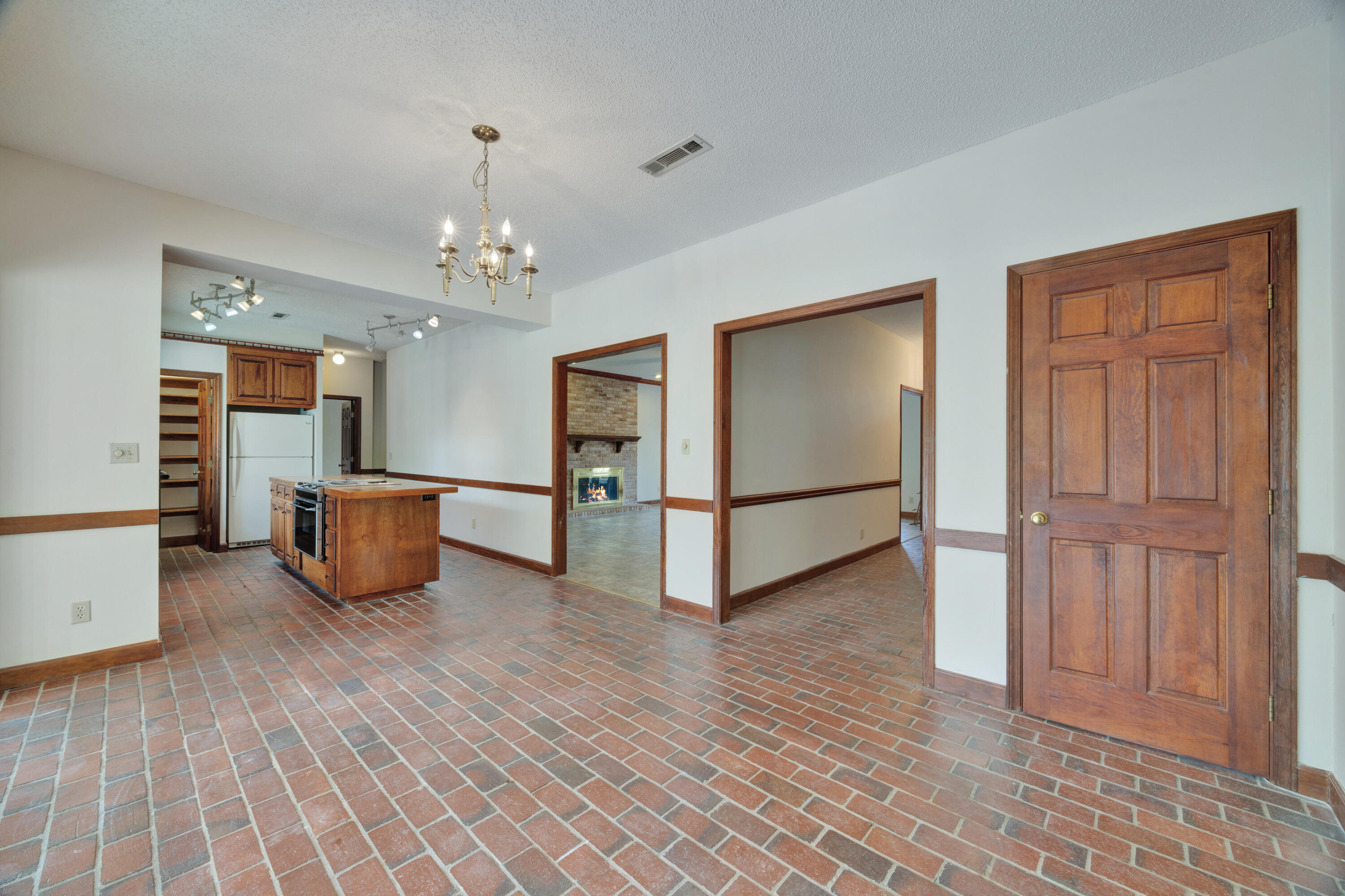 KENNEDY LAKE (UNRECORDED) - Residential