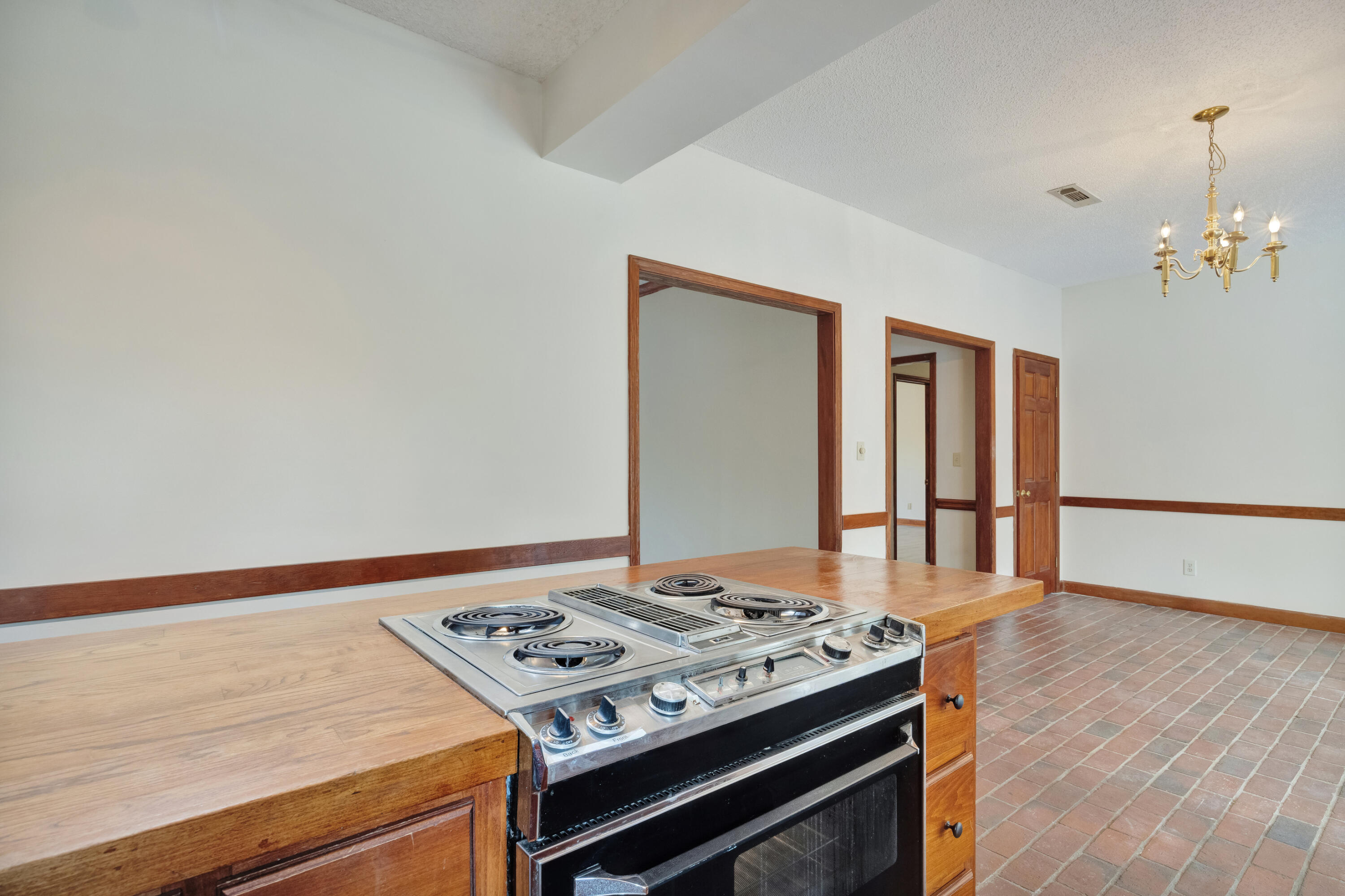 KENNEDY LAKE (UNRECORDED) - Residential