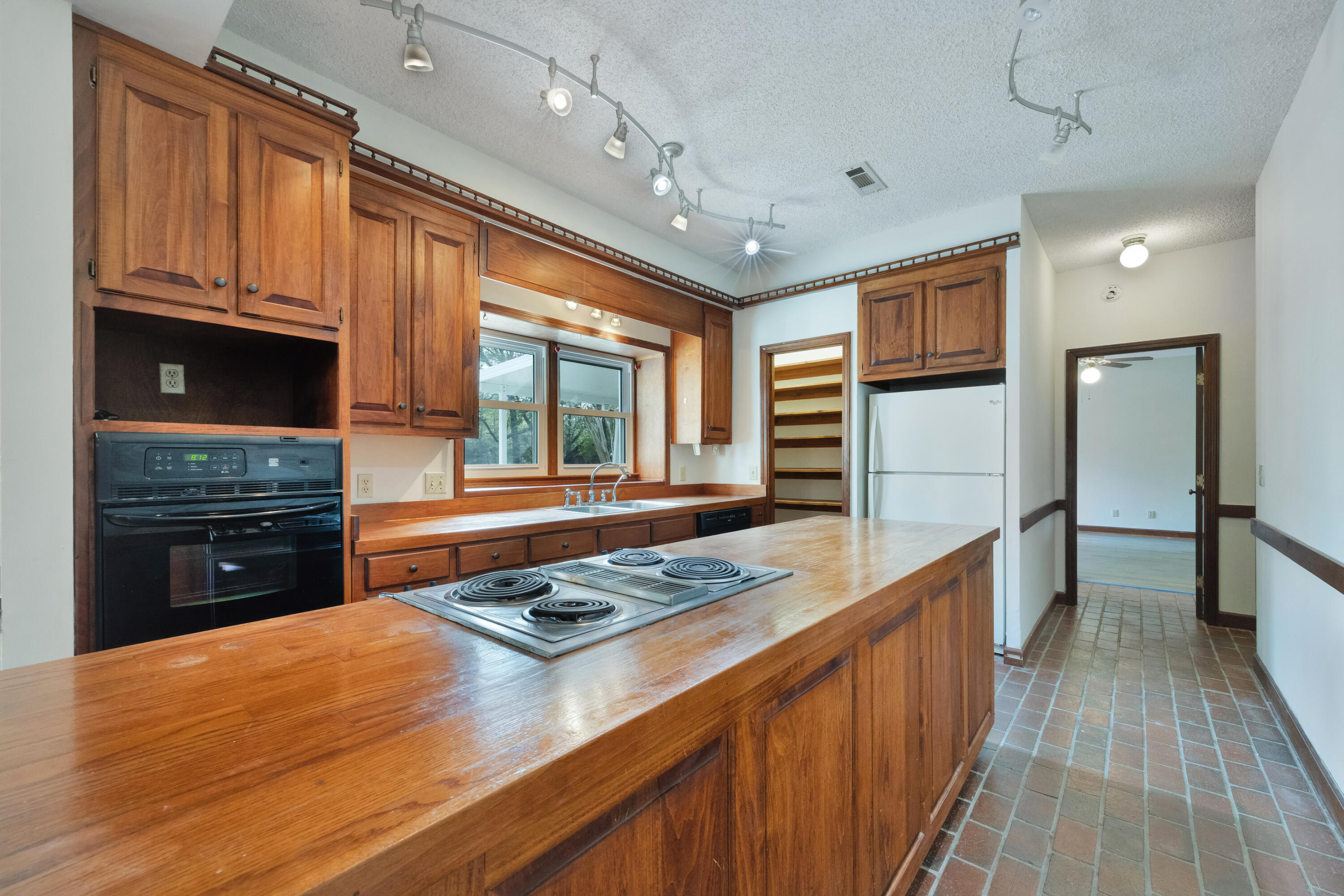 KENNEDY LAKE (UNRECORDED) - Residential