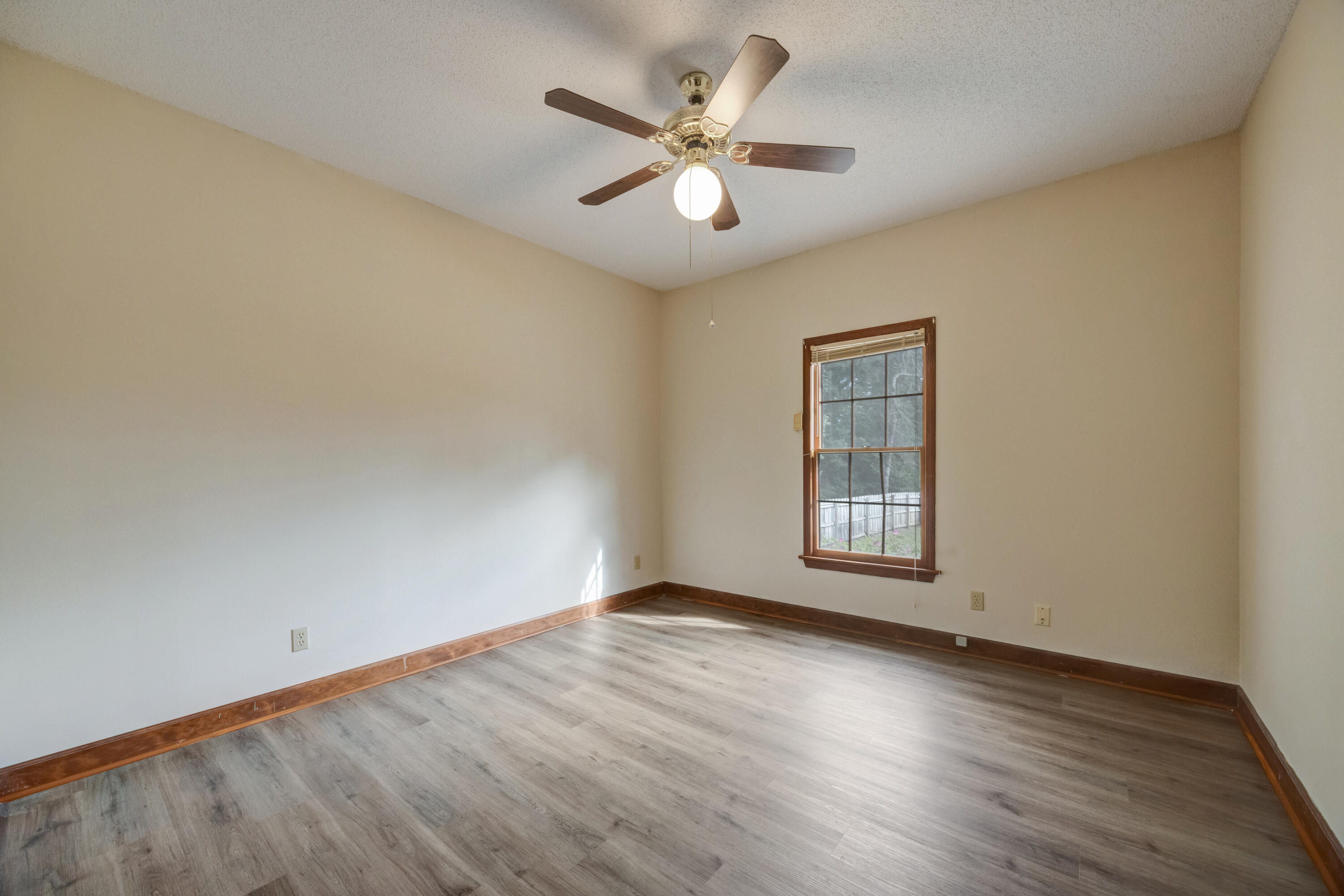 KENNEDY LAKE (UNRECORDED) - Residential