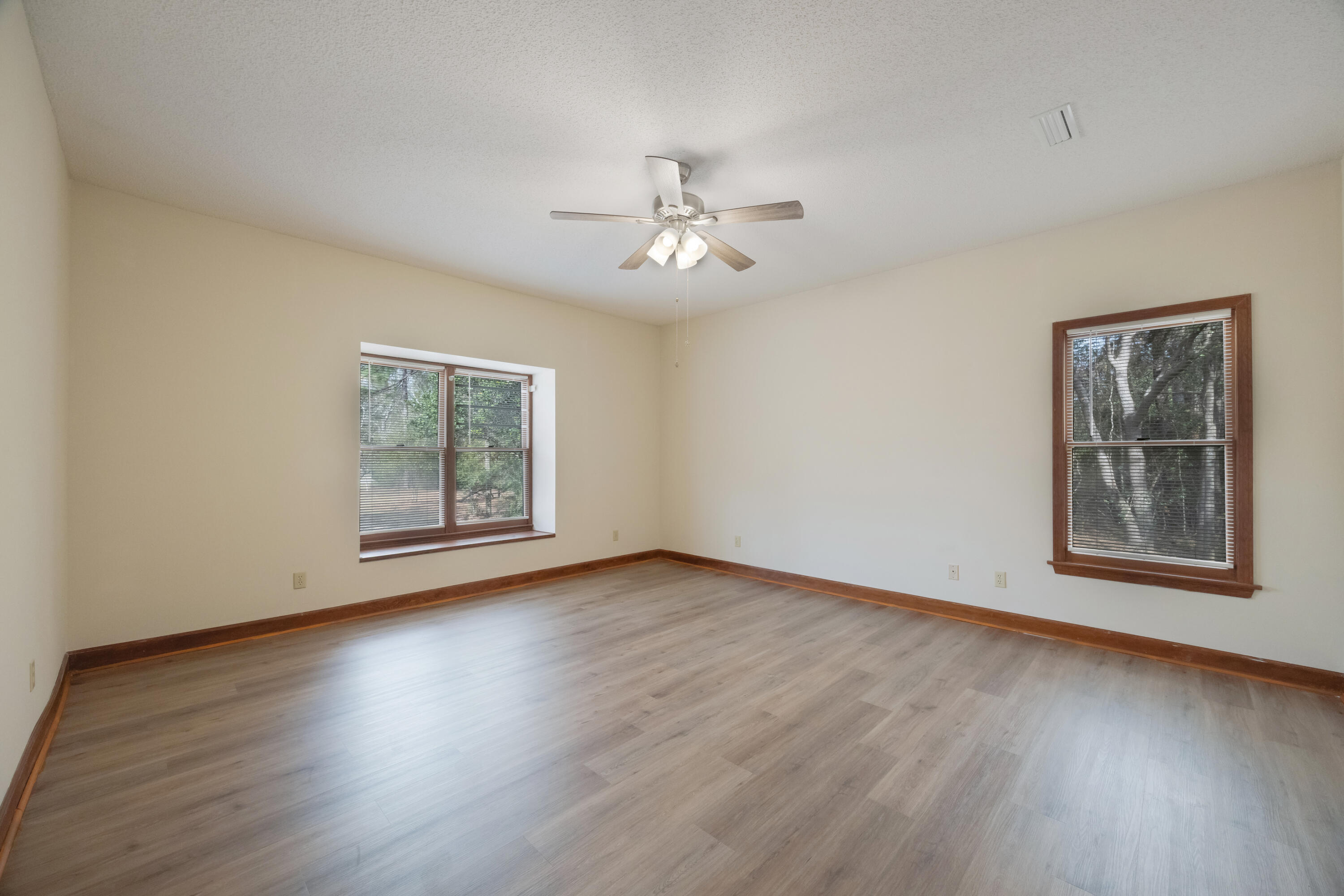 KENNEDY LAKE (UNRECORDED) - Residential