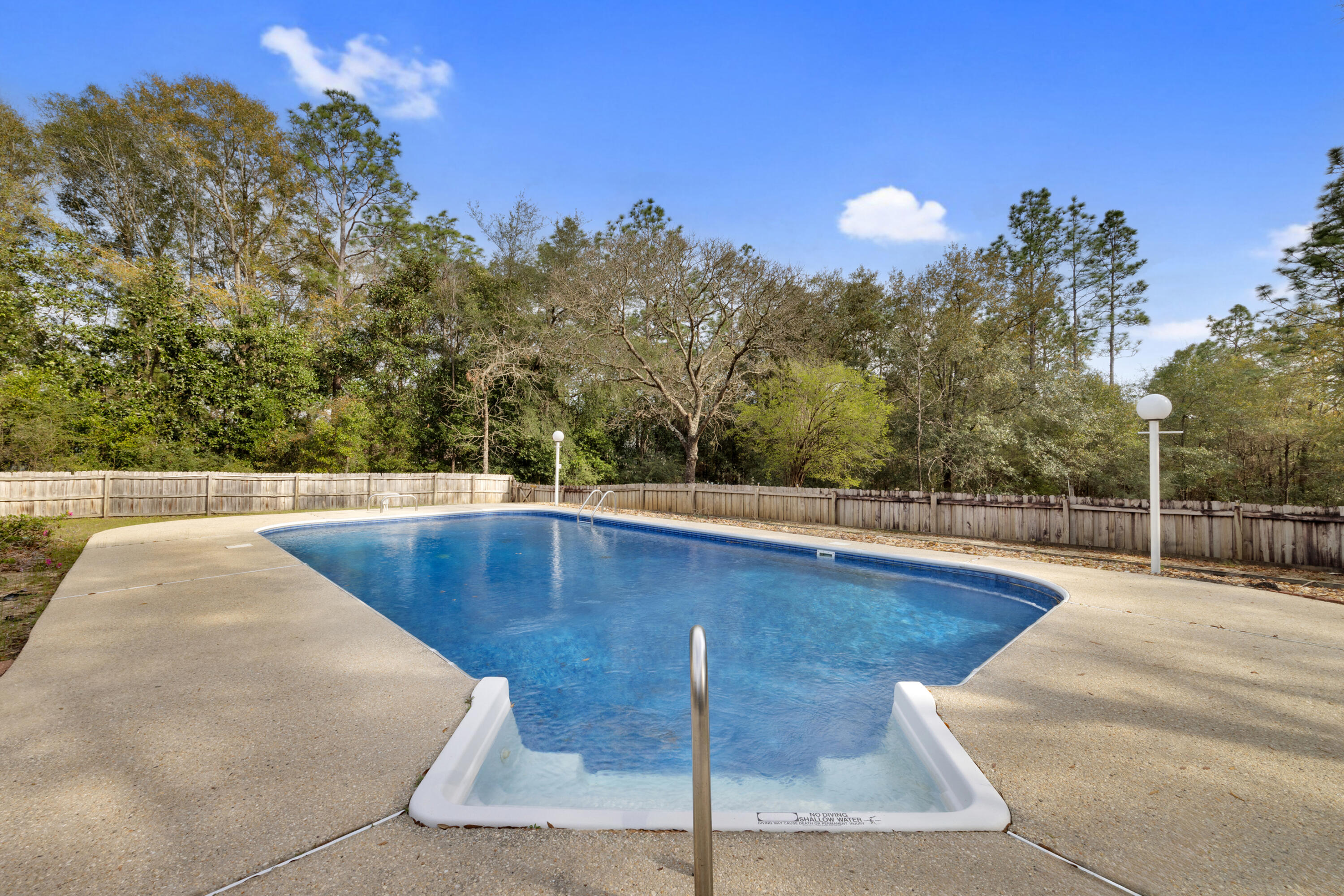 KENNEDY LAKE (UNRECORDED) - Residential