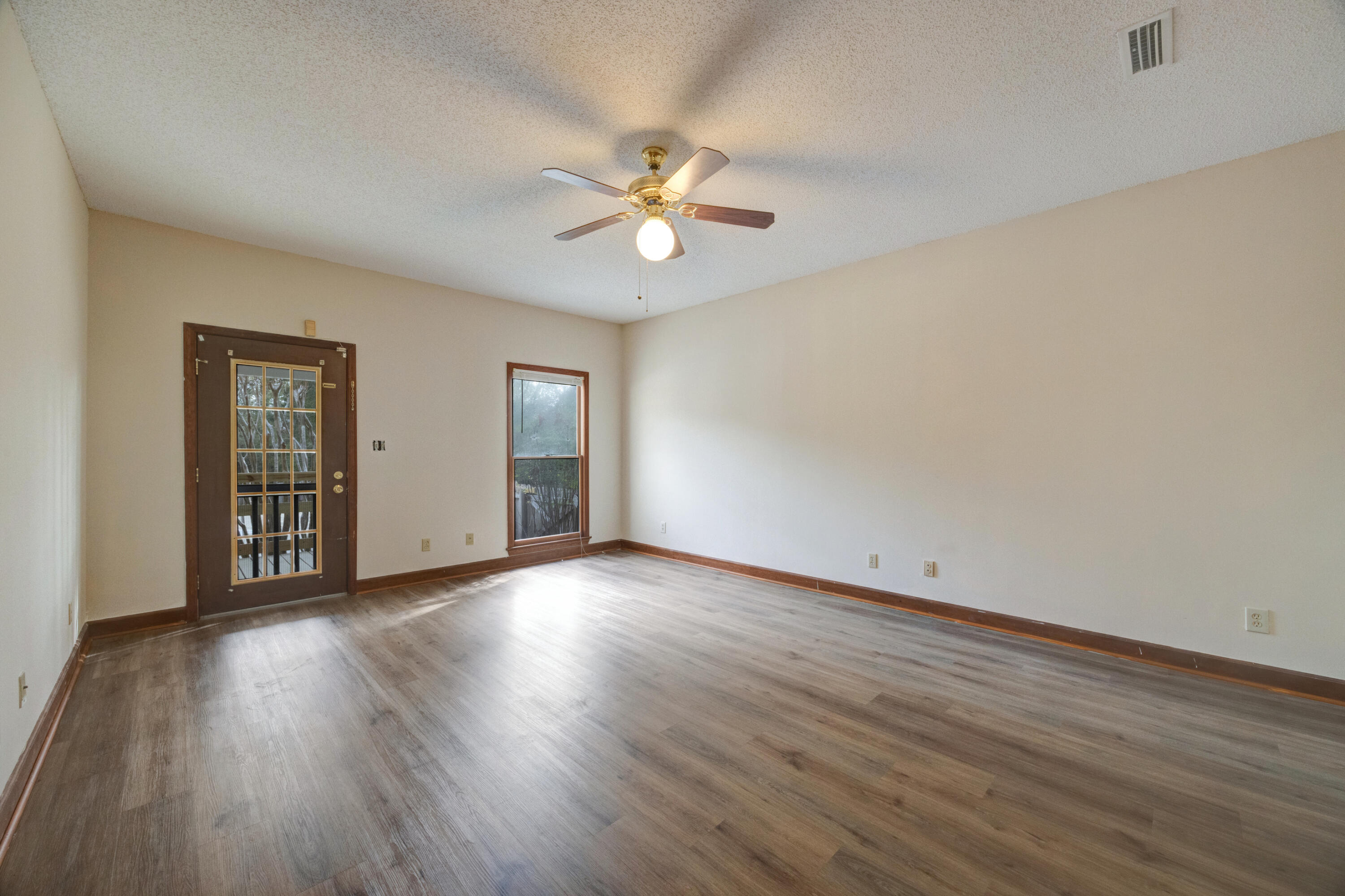 KENNEDY LAKE (UNRECORDED) - Residential