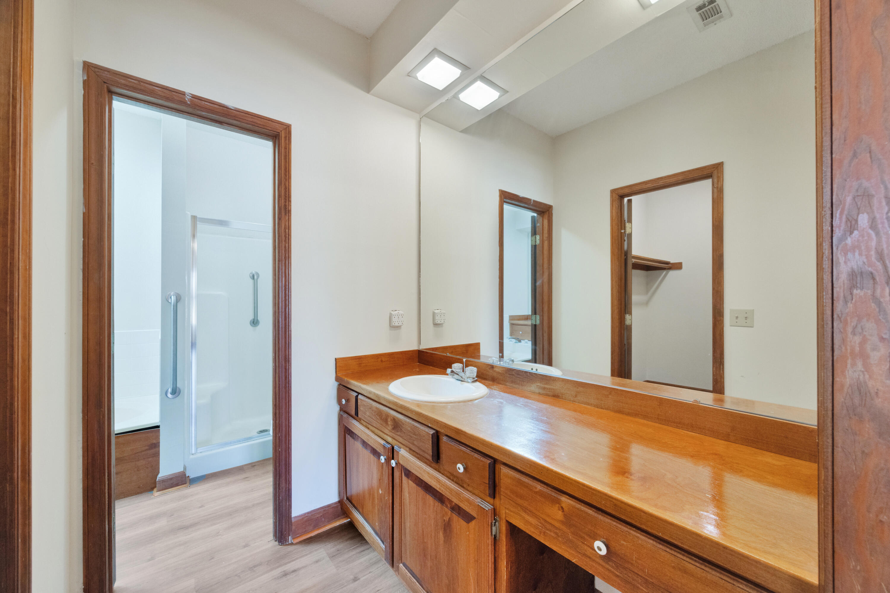 KENNEDY LAKE (UNRECORDED) - Residential