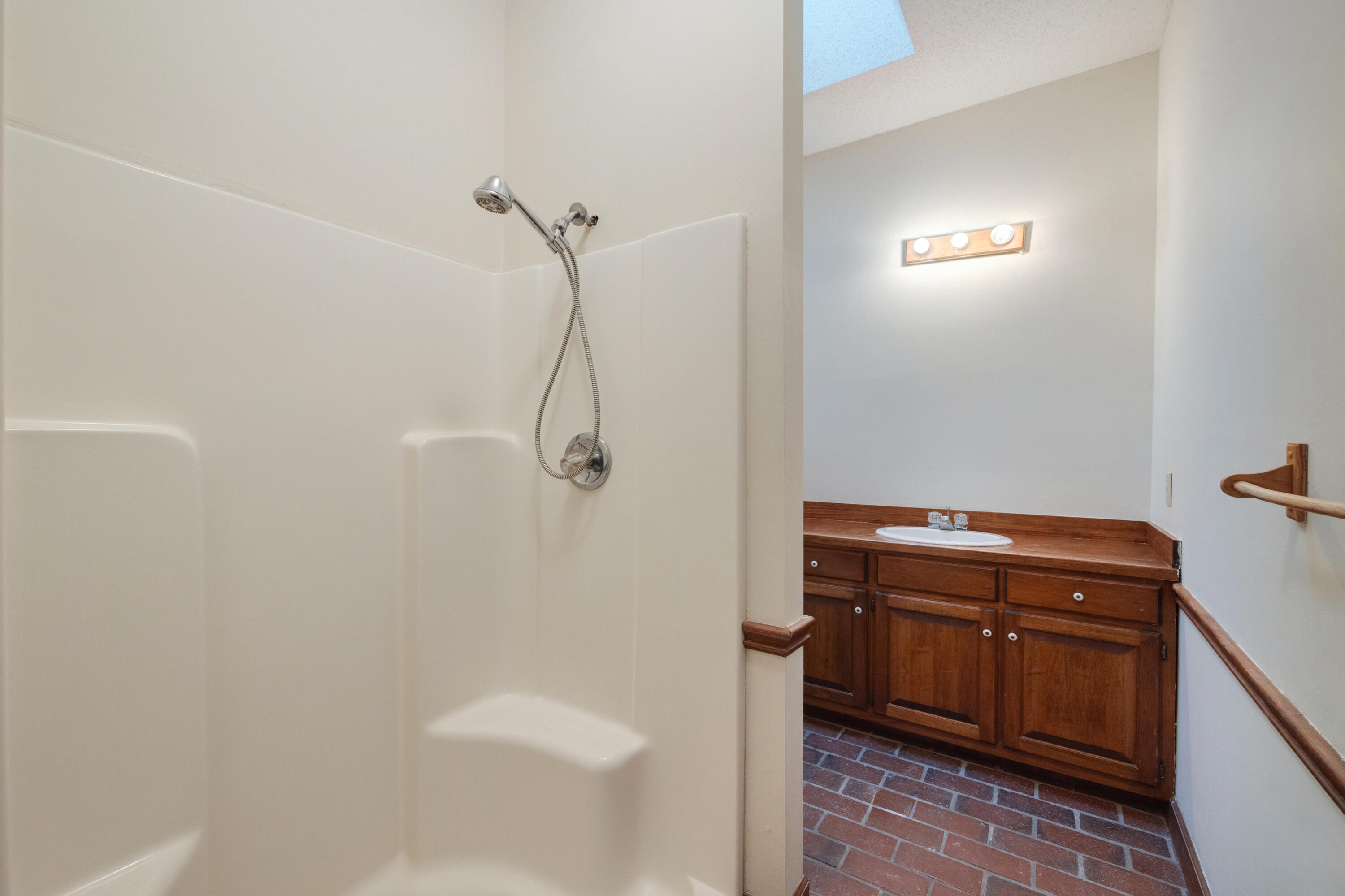 KENNEDY LAKE (UNRECORDED) - Residential