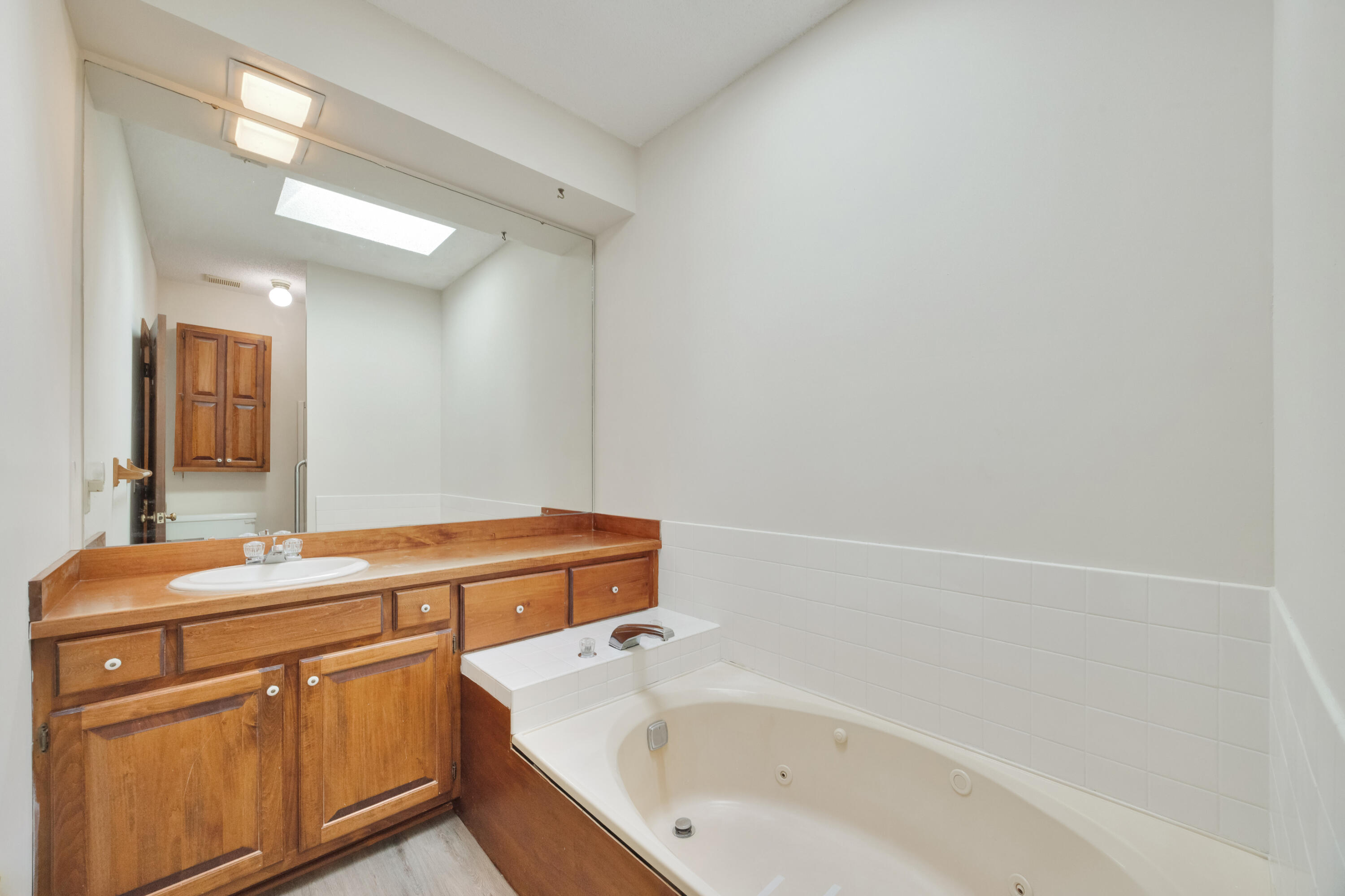 KENNEDY LAKE (UNRECORDED) - Residential