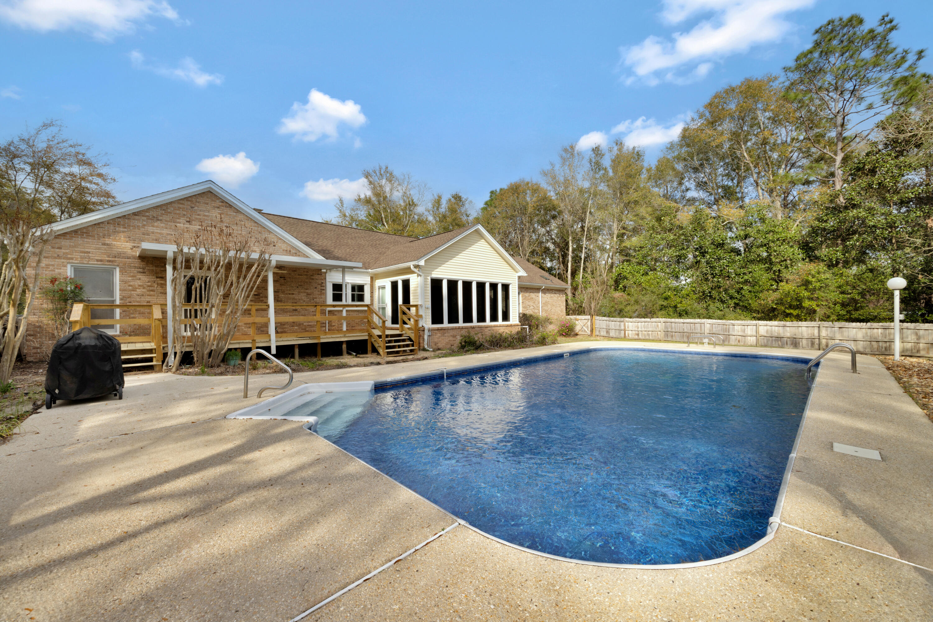 KENNEDY LAKE (UNRECORDED) - Residential