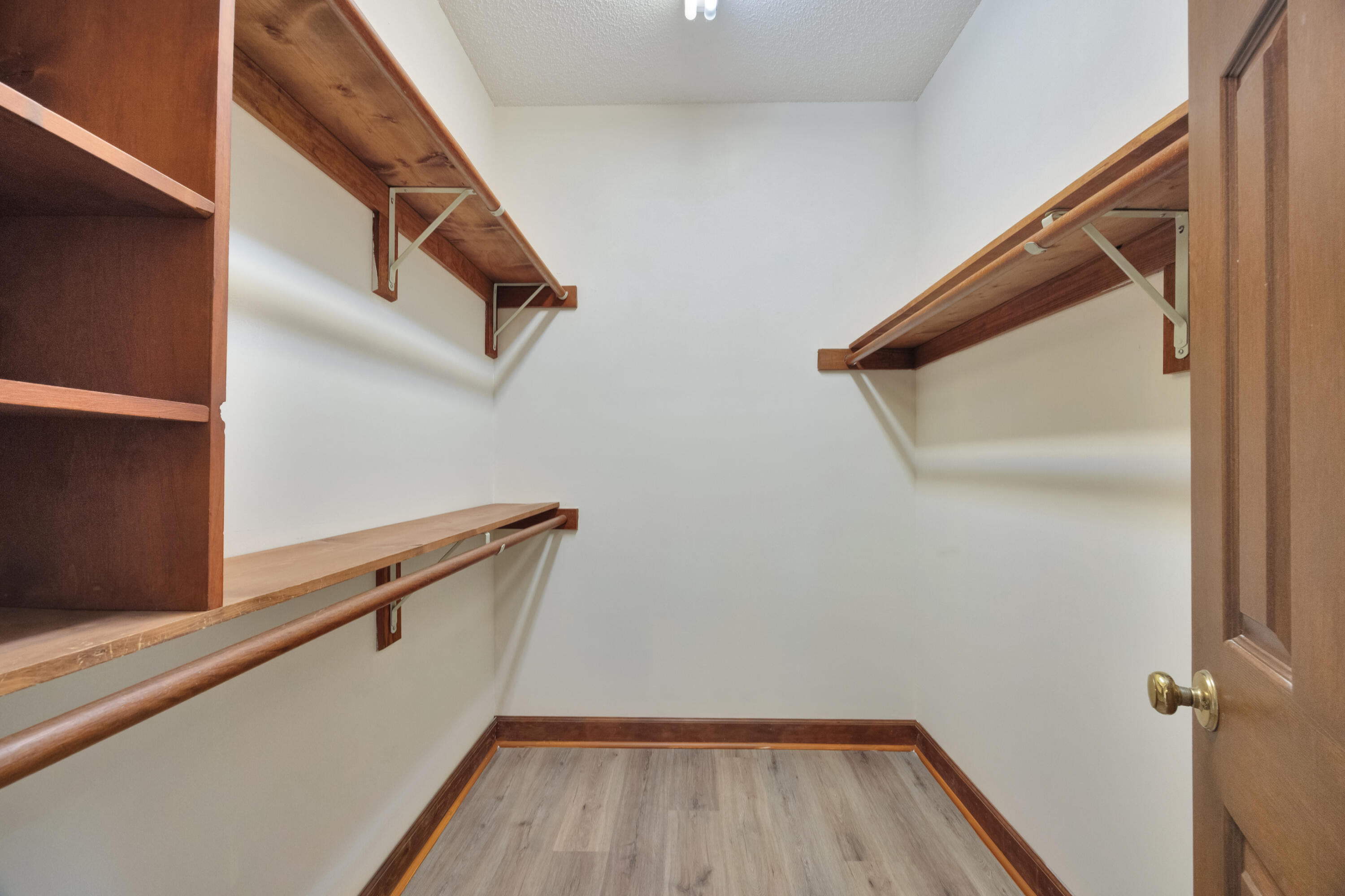 KENNEDY LAKE (UNRECORDED) - Residential