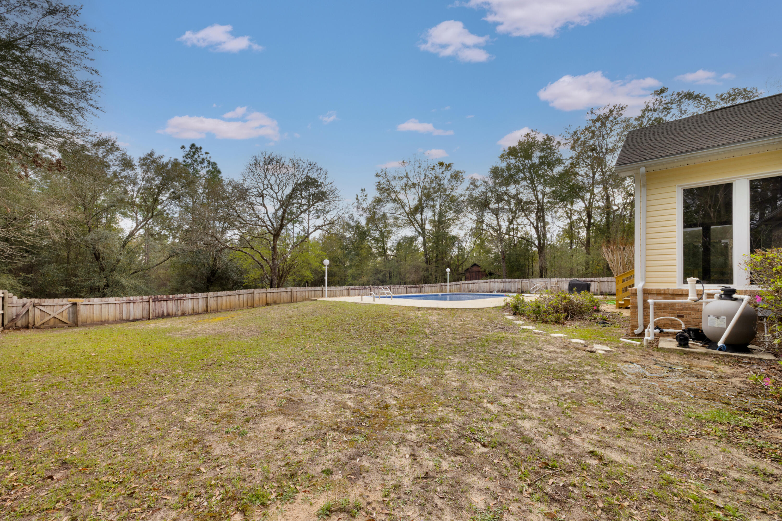 KENNEDY LAKE (UNRECORDED) - Residential