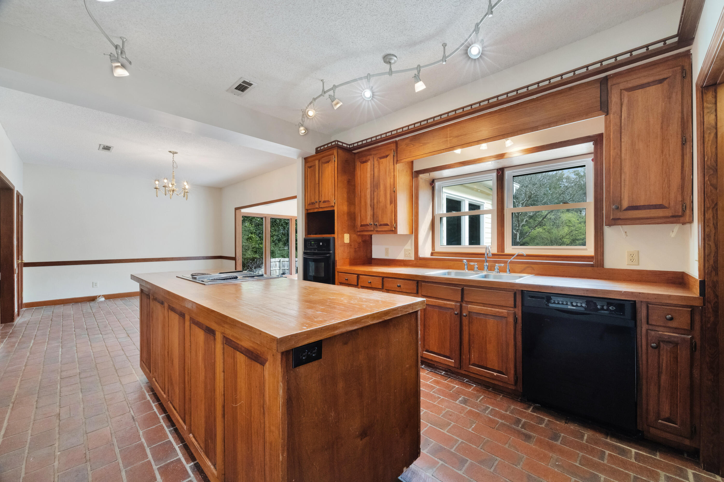 KENNEDY LAKE (UNRECORDED) - Residential